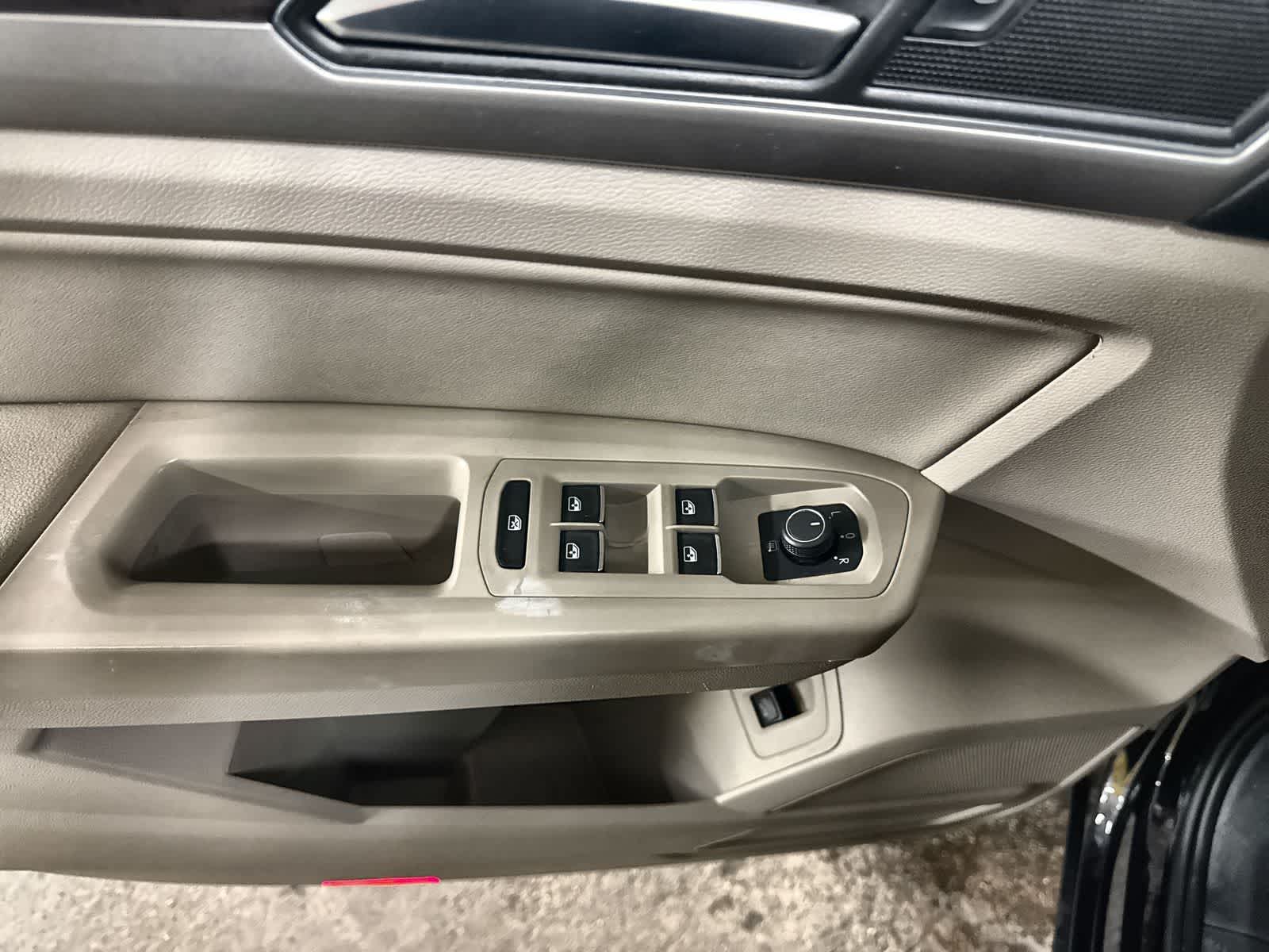 Thumbnail: 2018 Volkswagen Atlas - 18