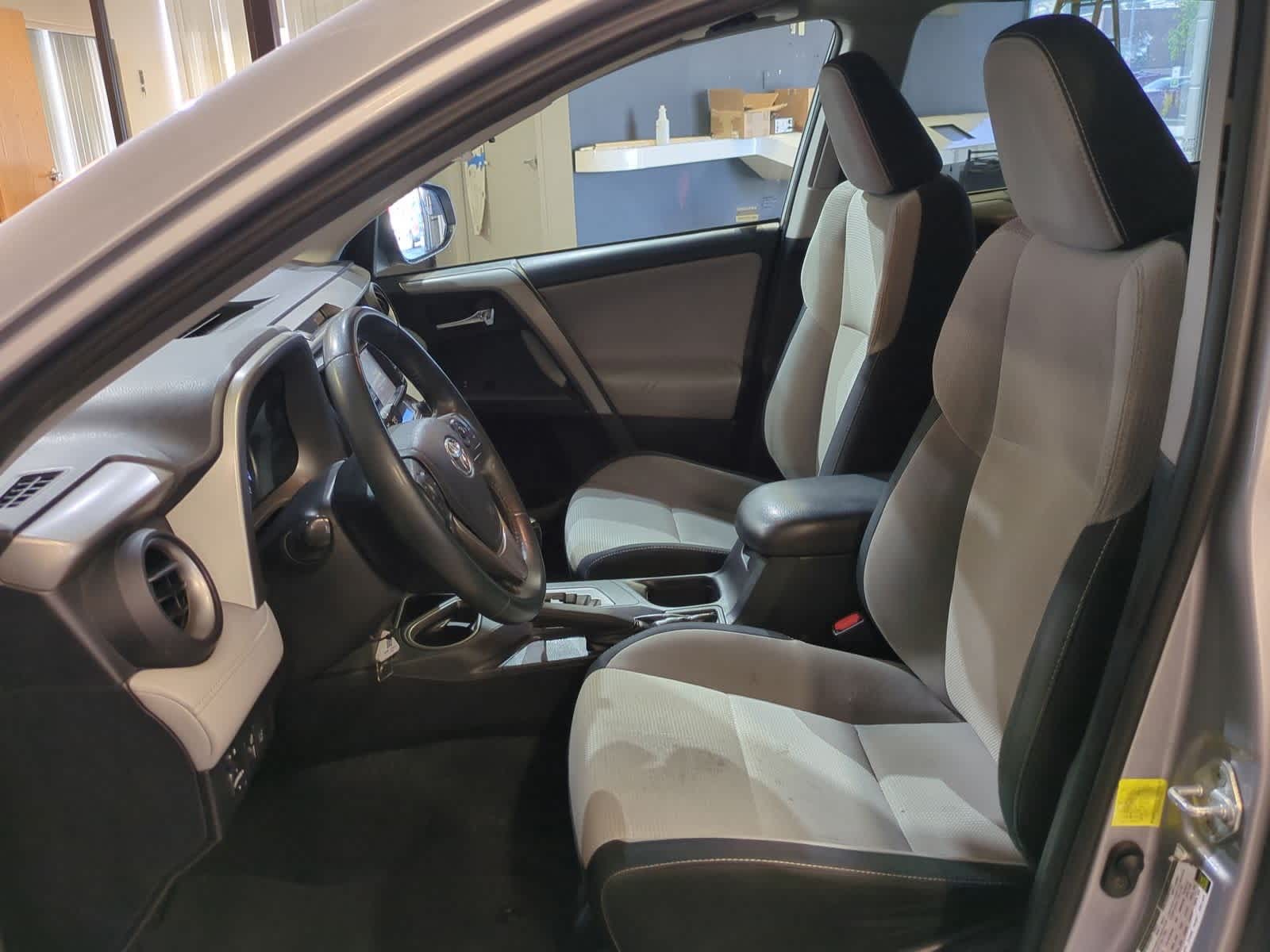 Thumbnail: 2017 Toyota RAV4 - 17