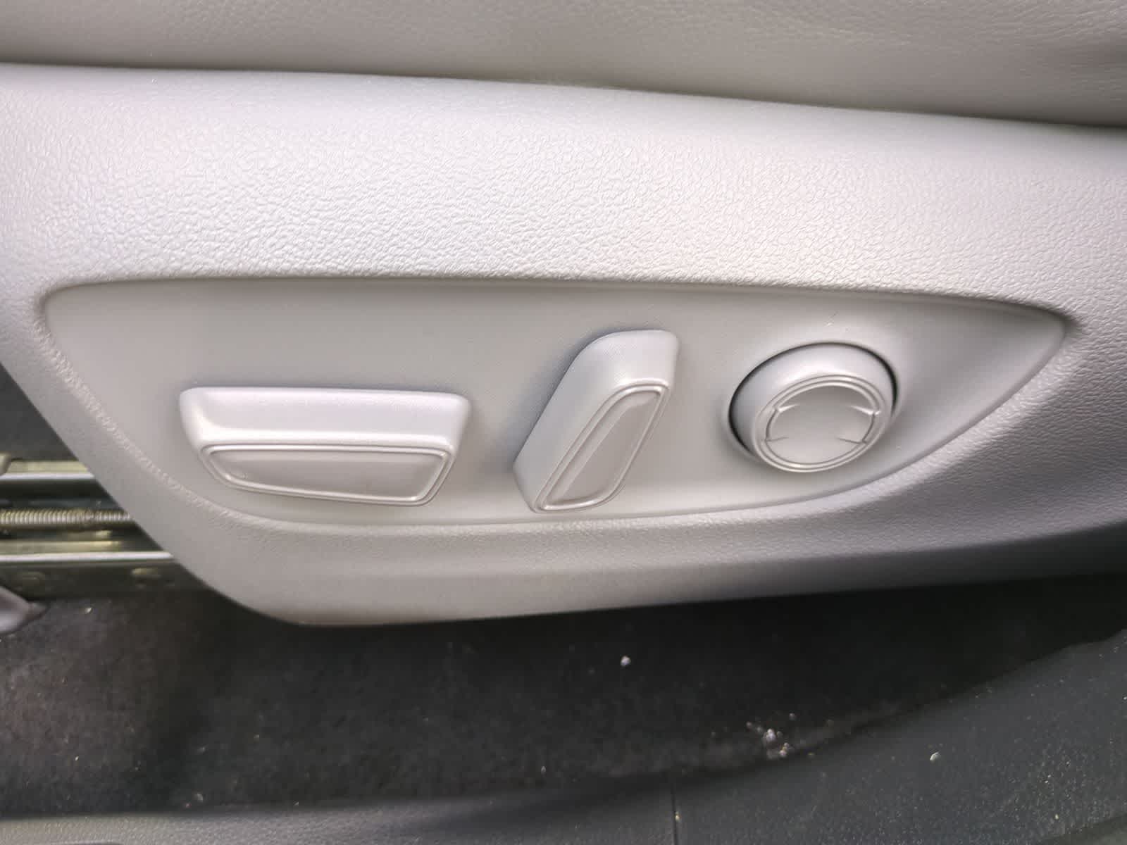 Thumbnail: 2021 Toyota Highlander - 18