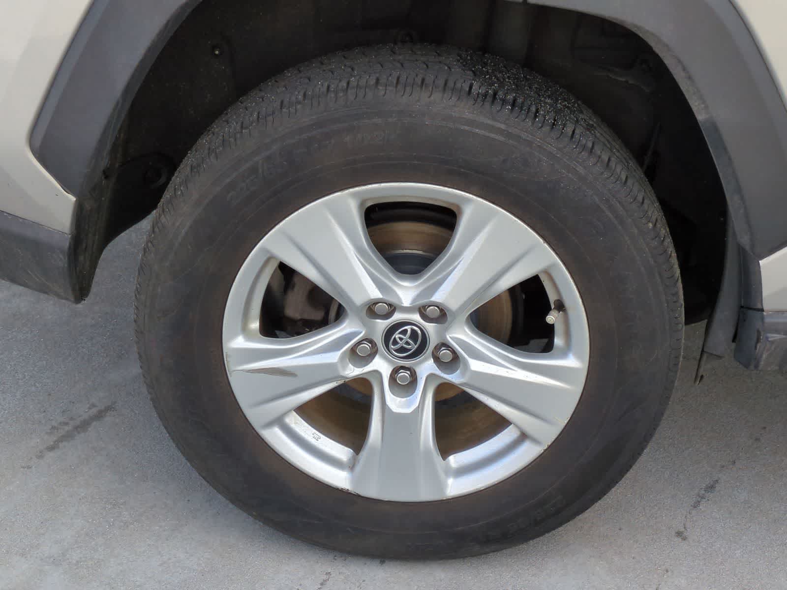 Thumbnail: 2020 Toyota RAV4 - 14