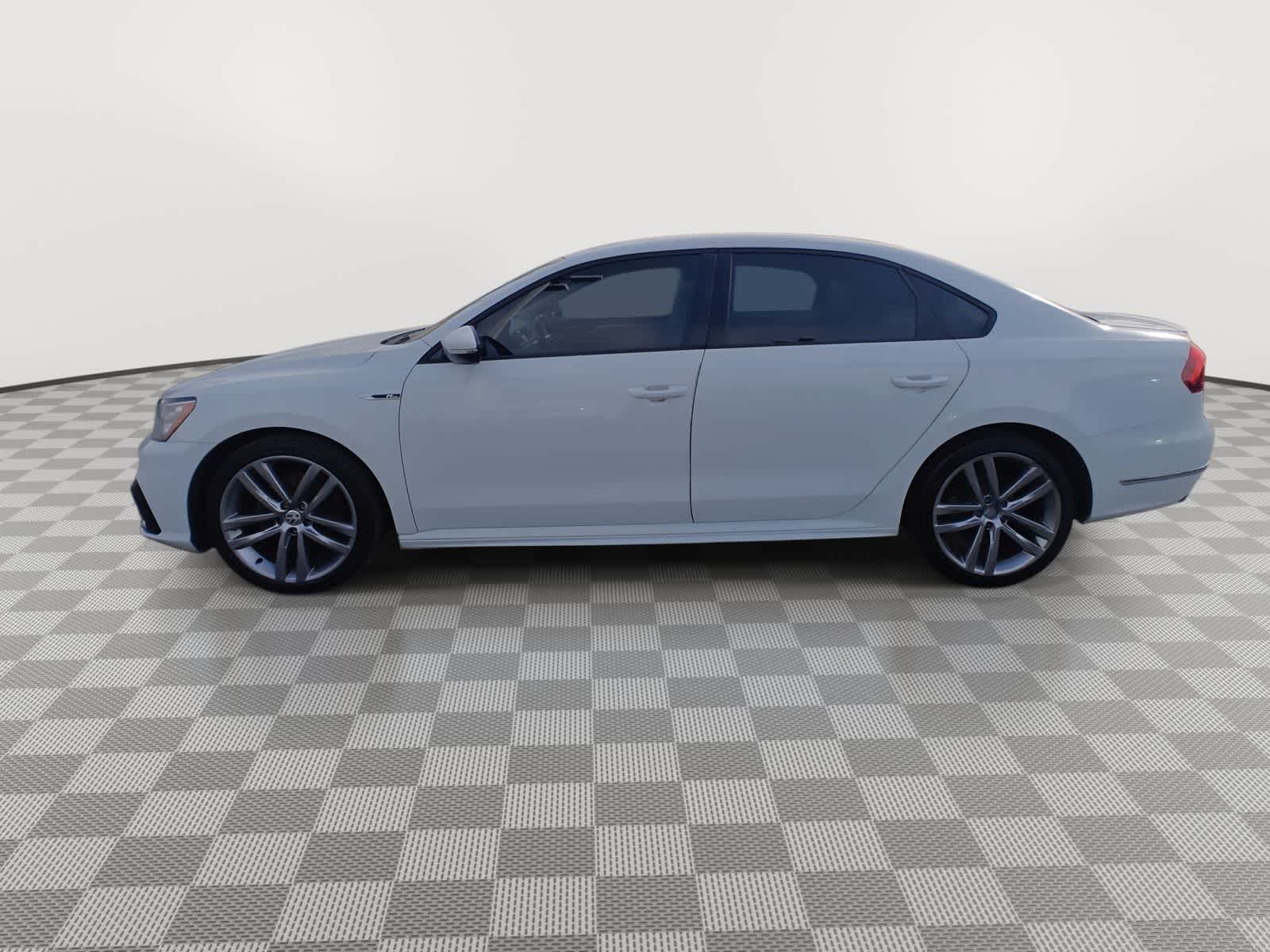 Thumbnail: 2018 Volkswagen Passat - 5