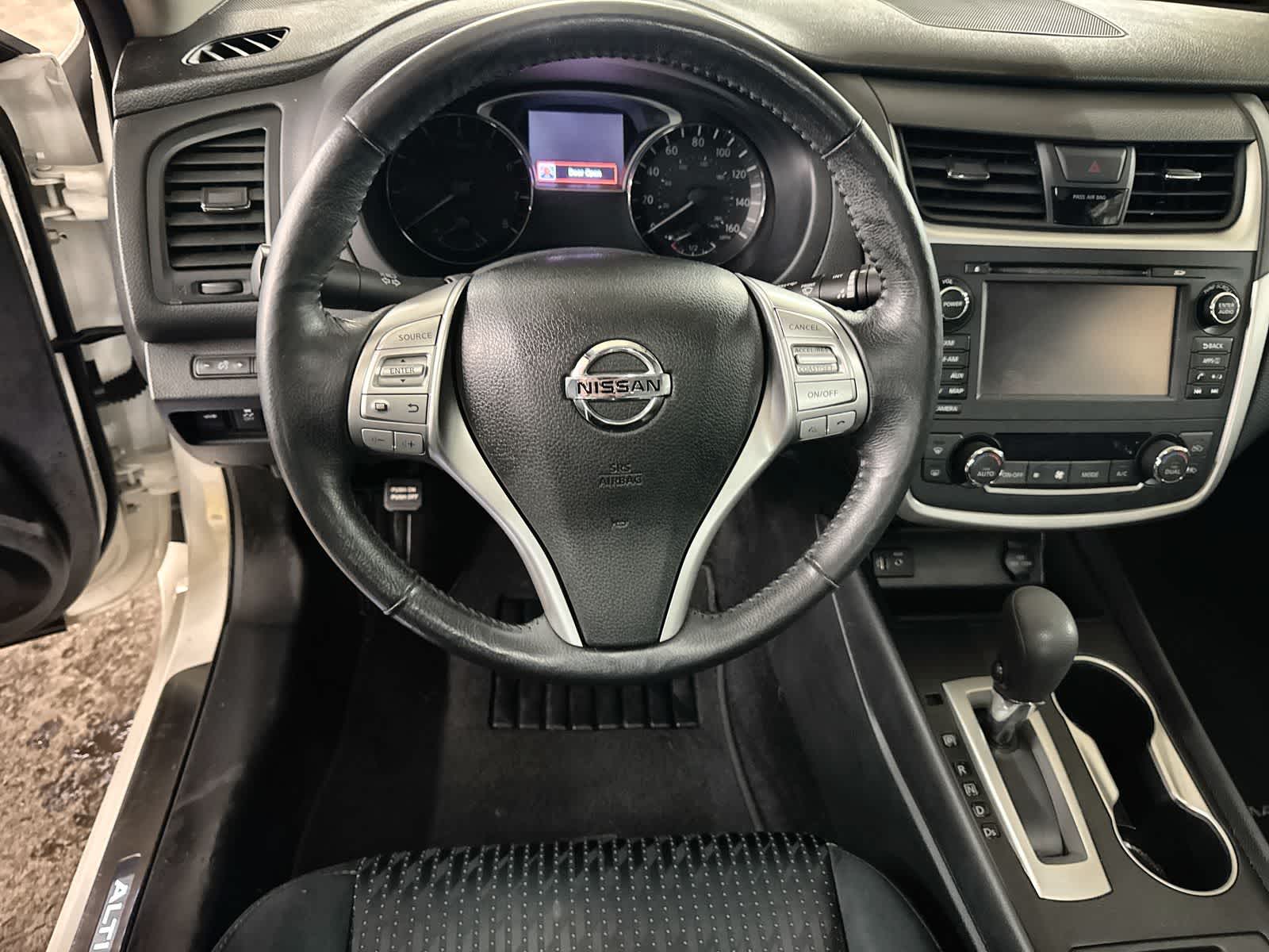 Thumbnail: 2017 Nissan Altima - 25