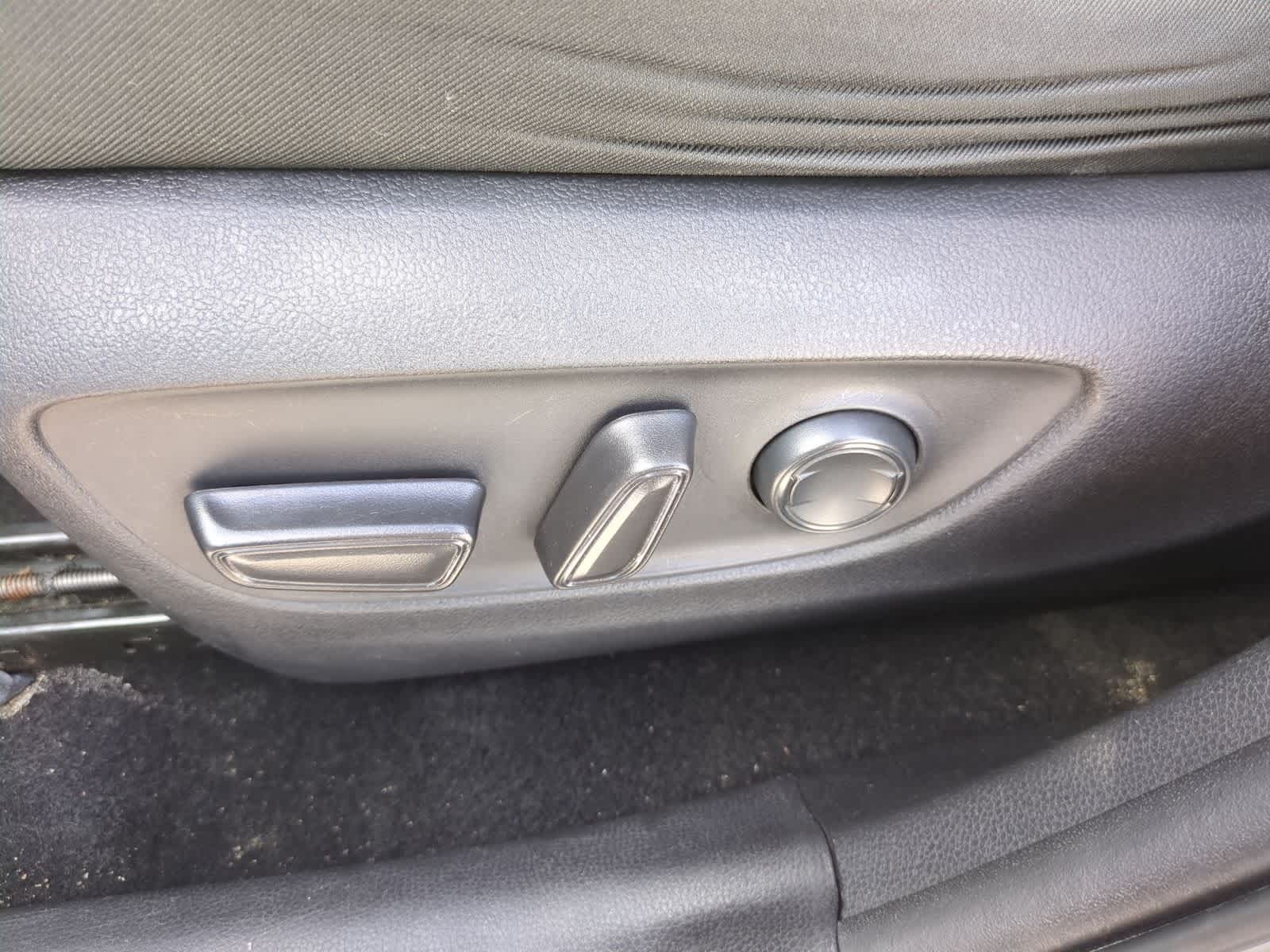 Thumbnail: 2020 Toyota RAV4 - 18