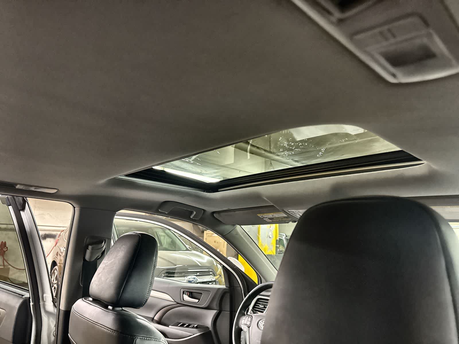 Thumbnail: 2019 Toyota Highlander - 23