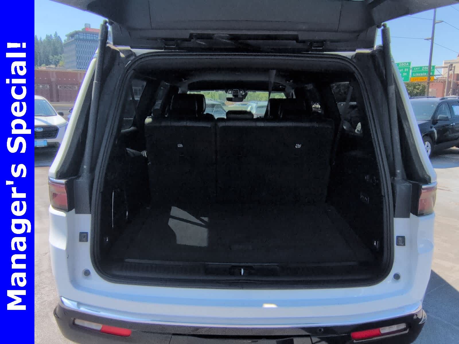 Thumbnail: 2023 Jeep Wagoneer - 34