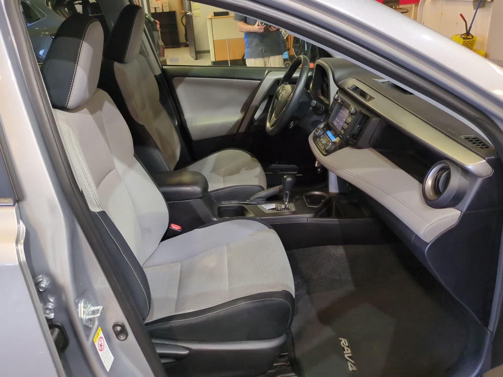 Thumbnail: 2017 Toyota RAV4 - 23