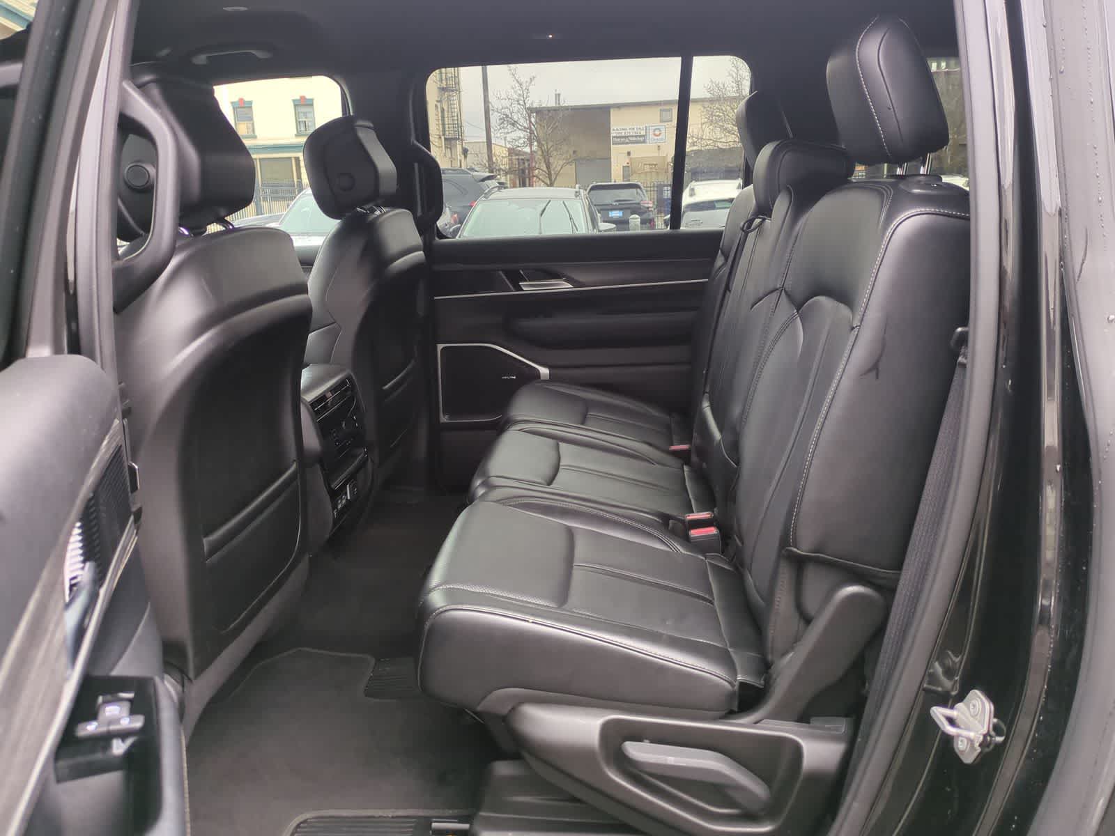 Thumbnail: 2024 Jeep Wagoneer - 19