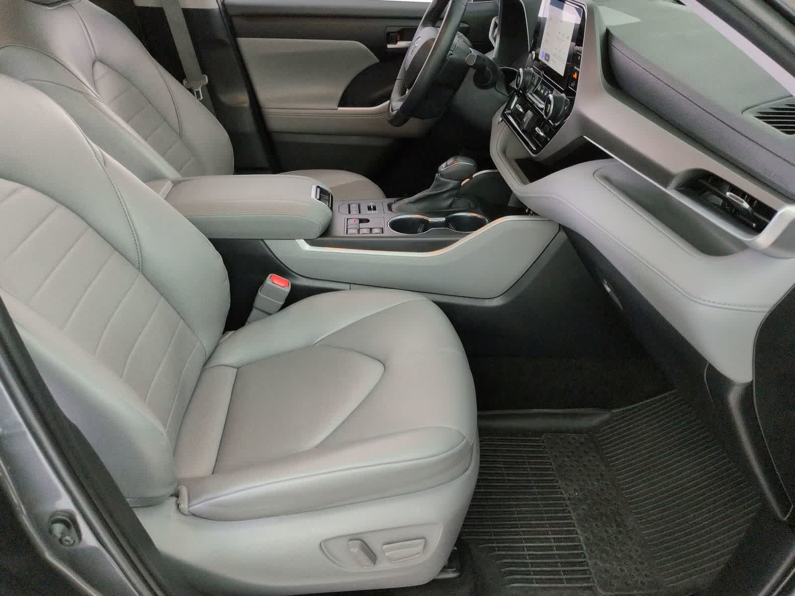 2023 Toyota Highlander XLE - Photo 21