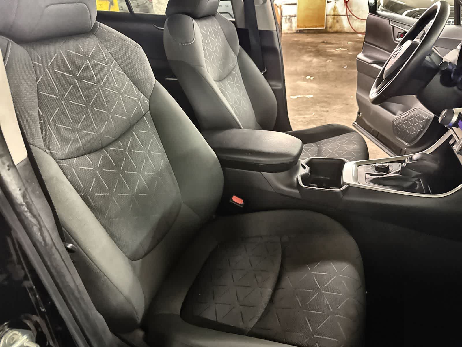 Thumbnail: 2022 Toyota RAV4 - 23