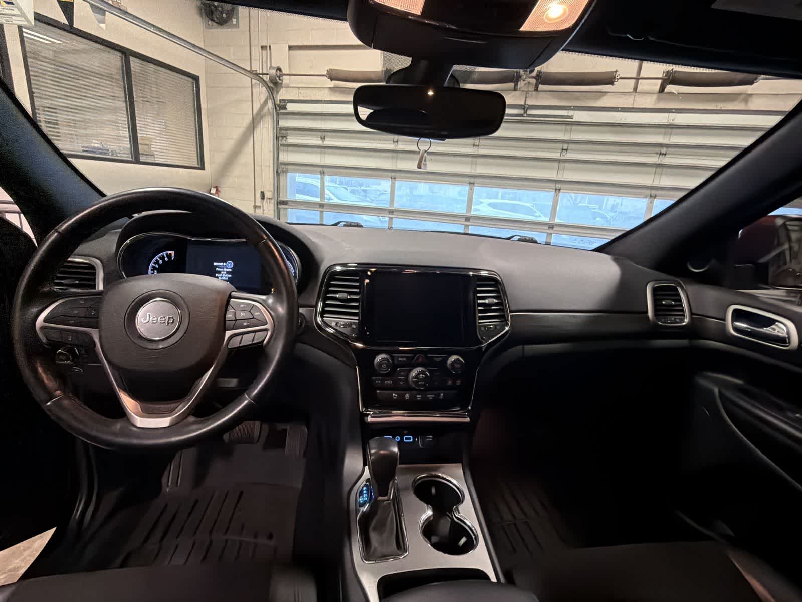 Thumbnail: 2020 Jeep Grand Cherokee - 16