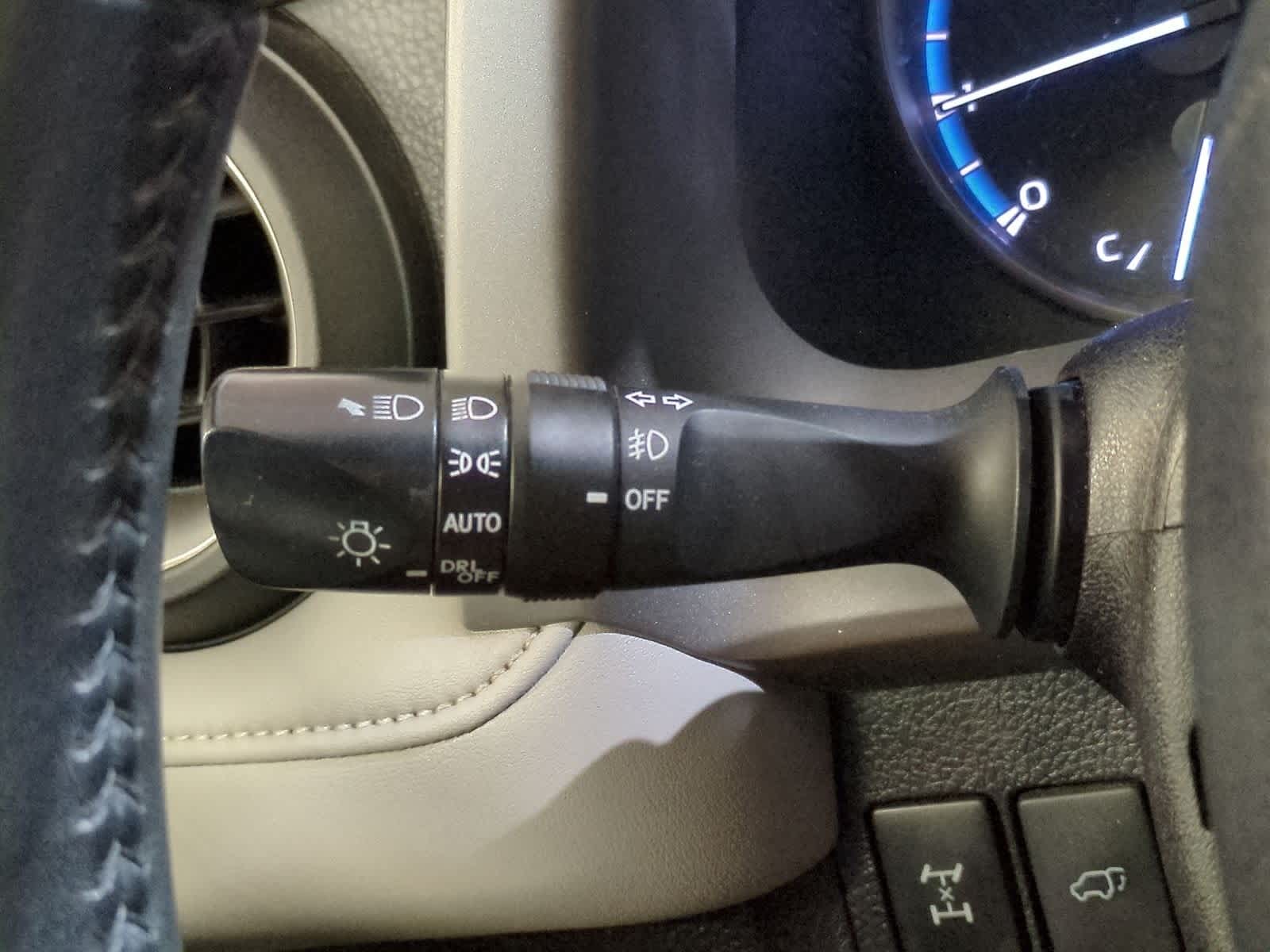 Thumbnail: 2017 Toyota RAV4 - 28