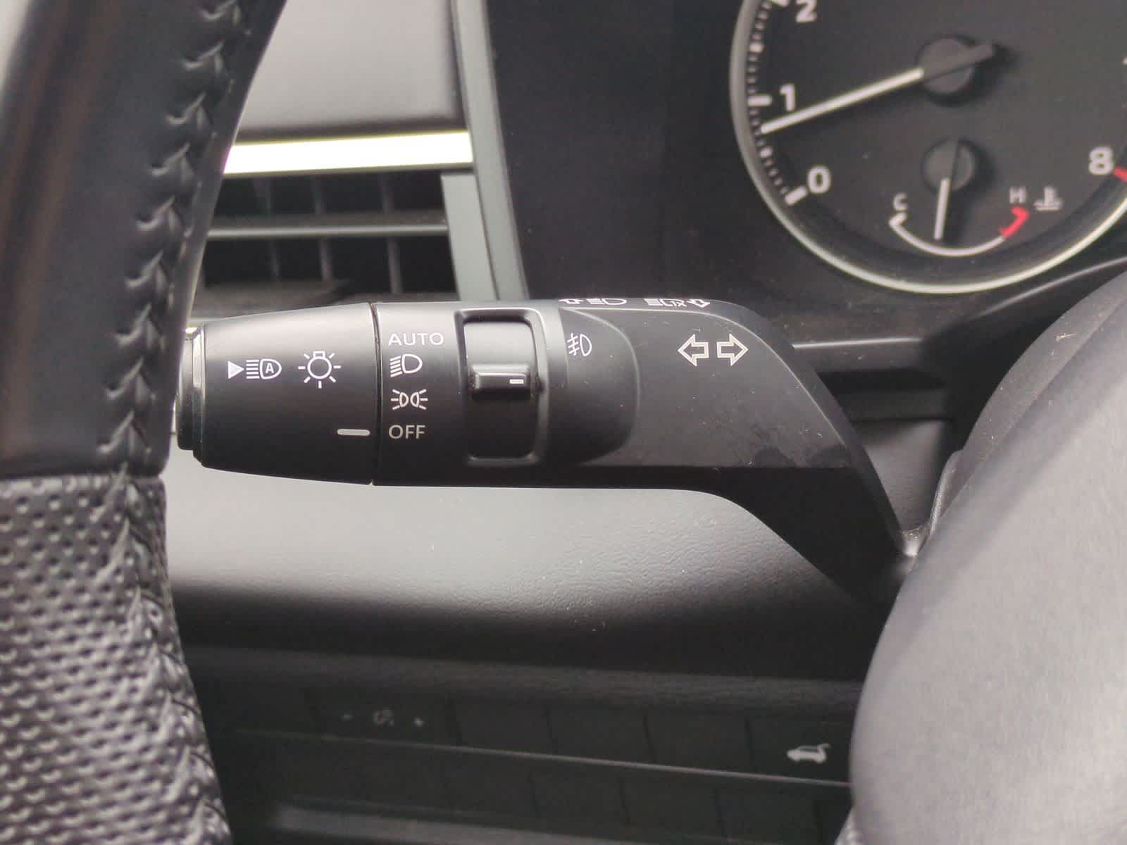 Thumbnail: 2023 Mitsubishi Outlander - 27