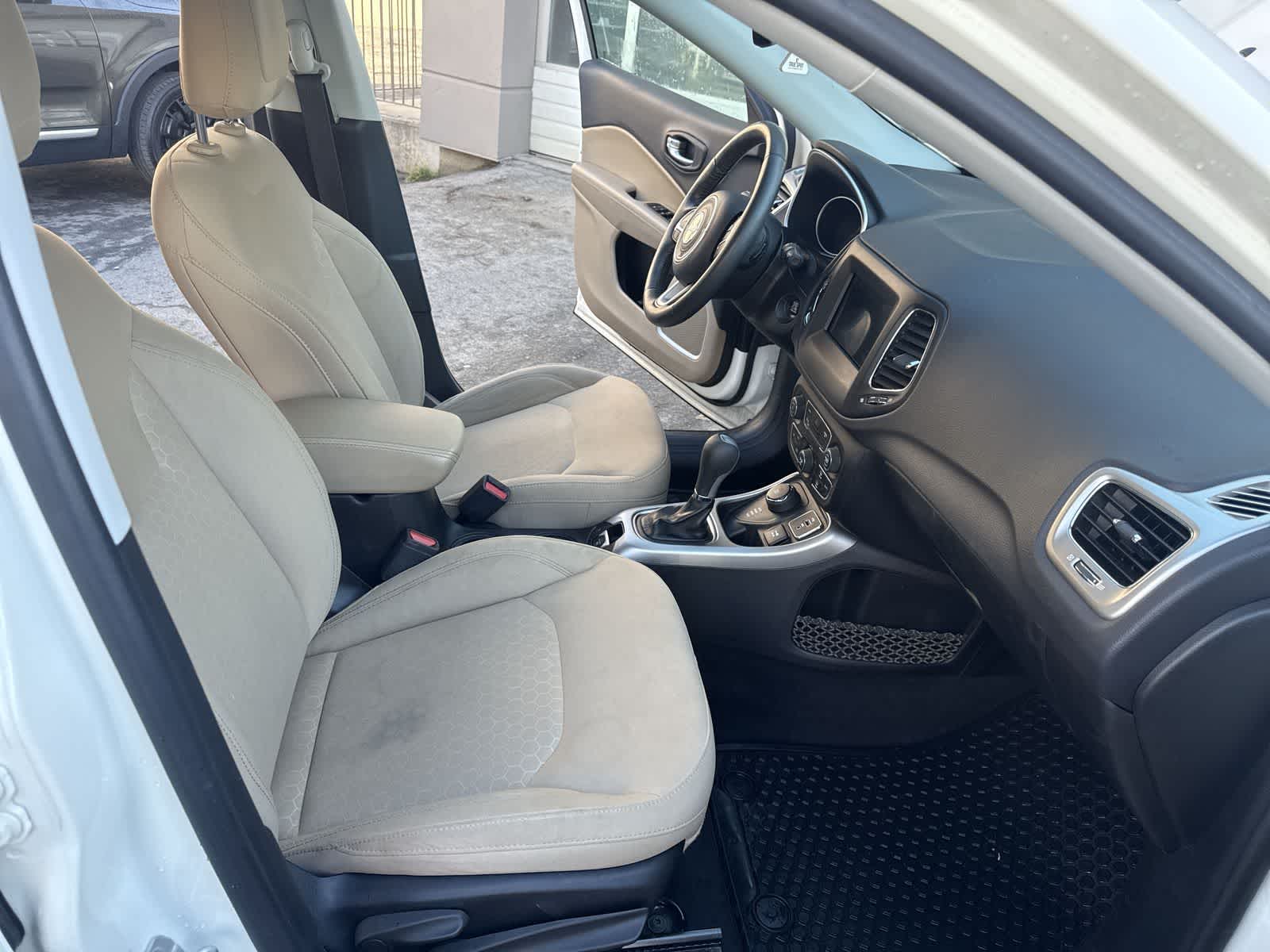 Thumbnail: 2018 Jeep Compass - 23