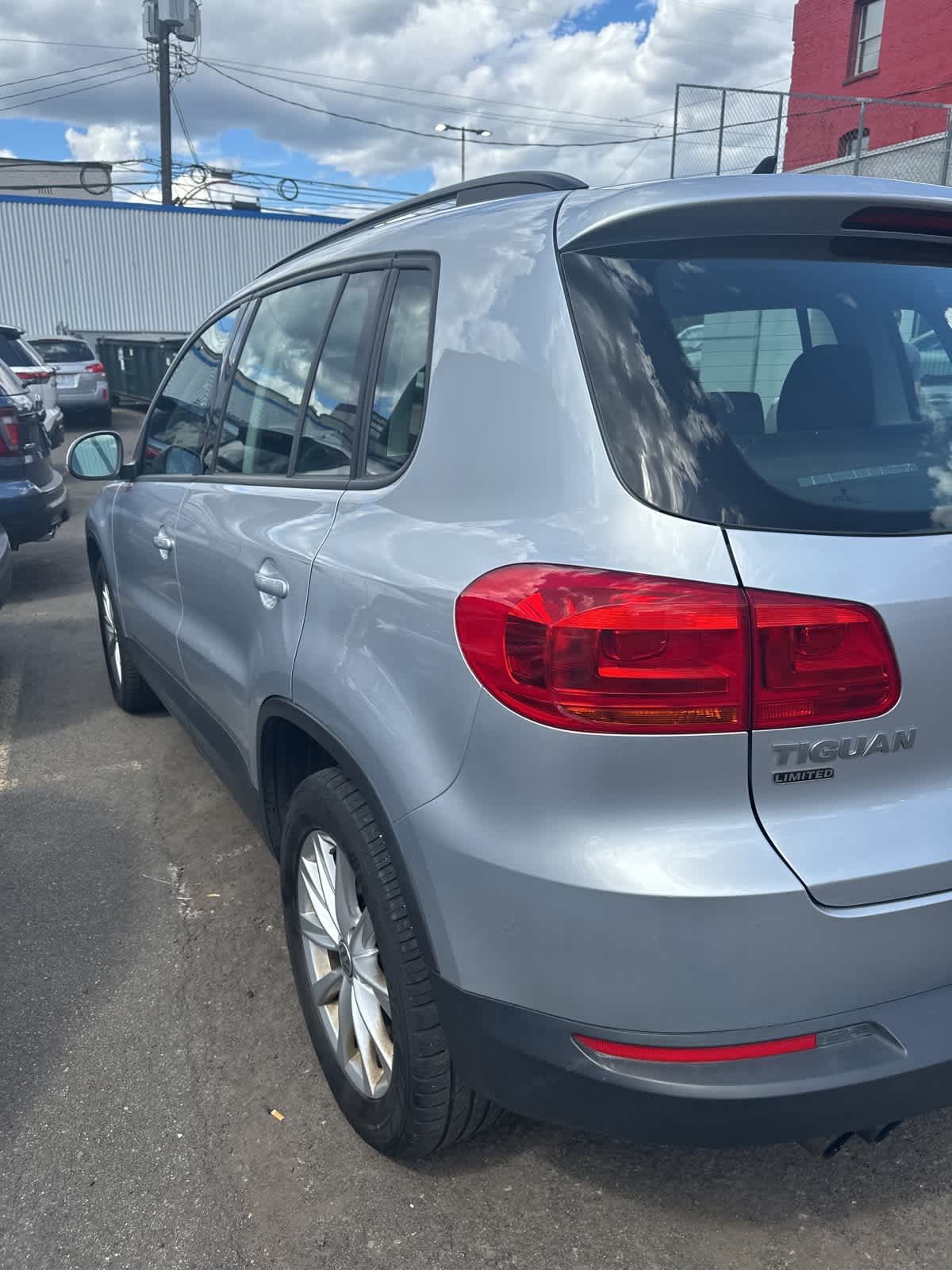 Thumbnail: 2017 Volkswagen Tiguan - 4