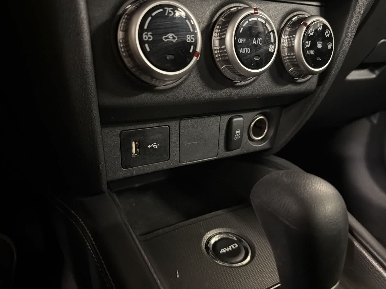 Thumbnail: 2024 Mitsubishi Outlander Sport - 31