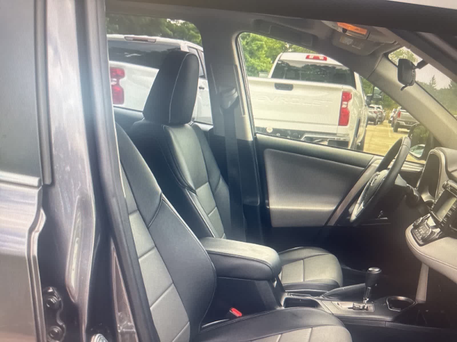Thumbnail: 2018 Toyota RAV4 - 11