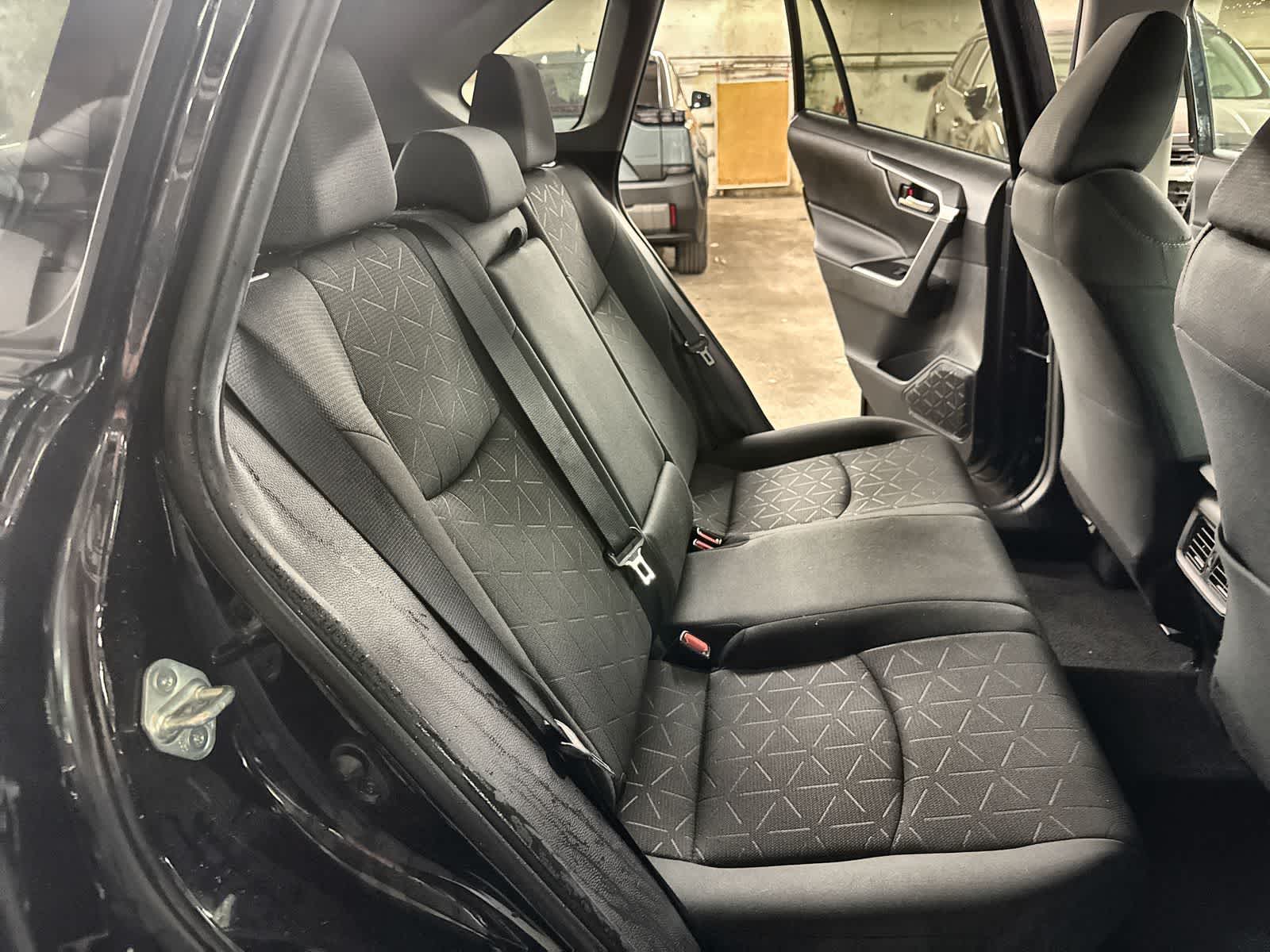 Thumbnail: 2022 Toyota RAV4 - 21