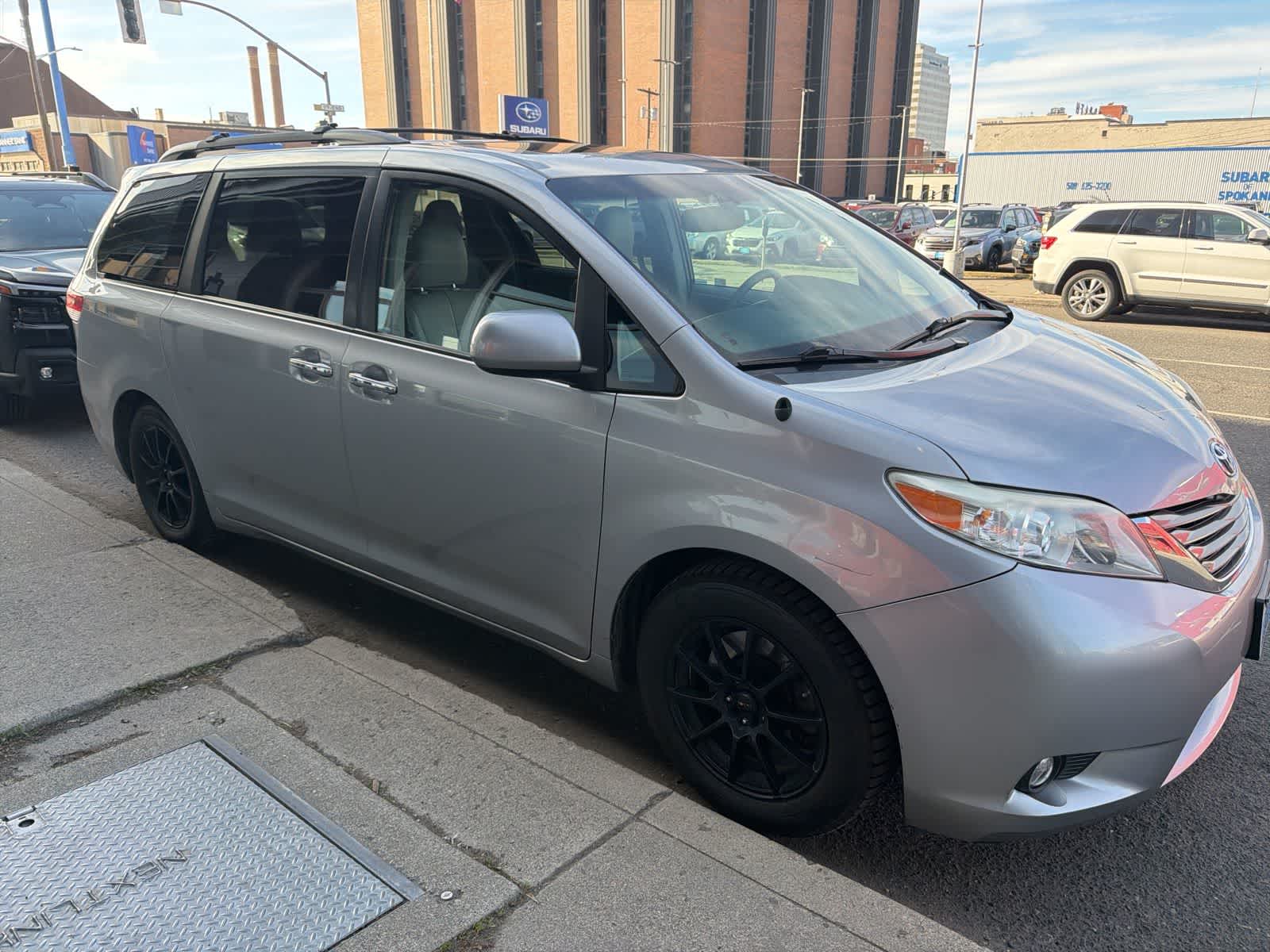 Thumbnail: 2012 Toyota Sienna - 4