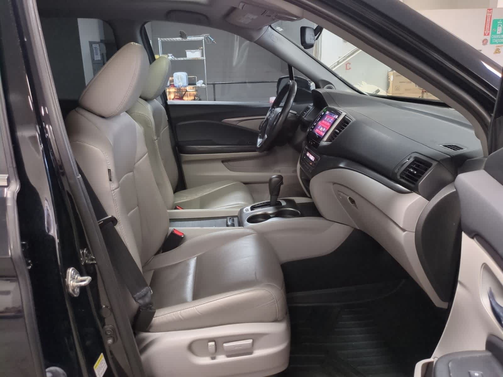 Thumbnail: 2016 Honda Pilot - 22