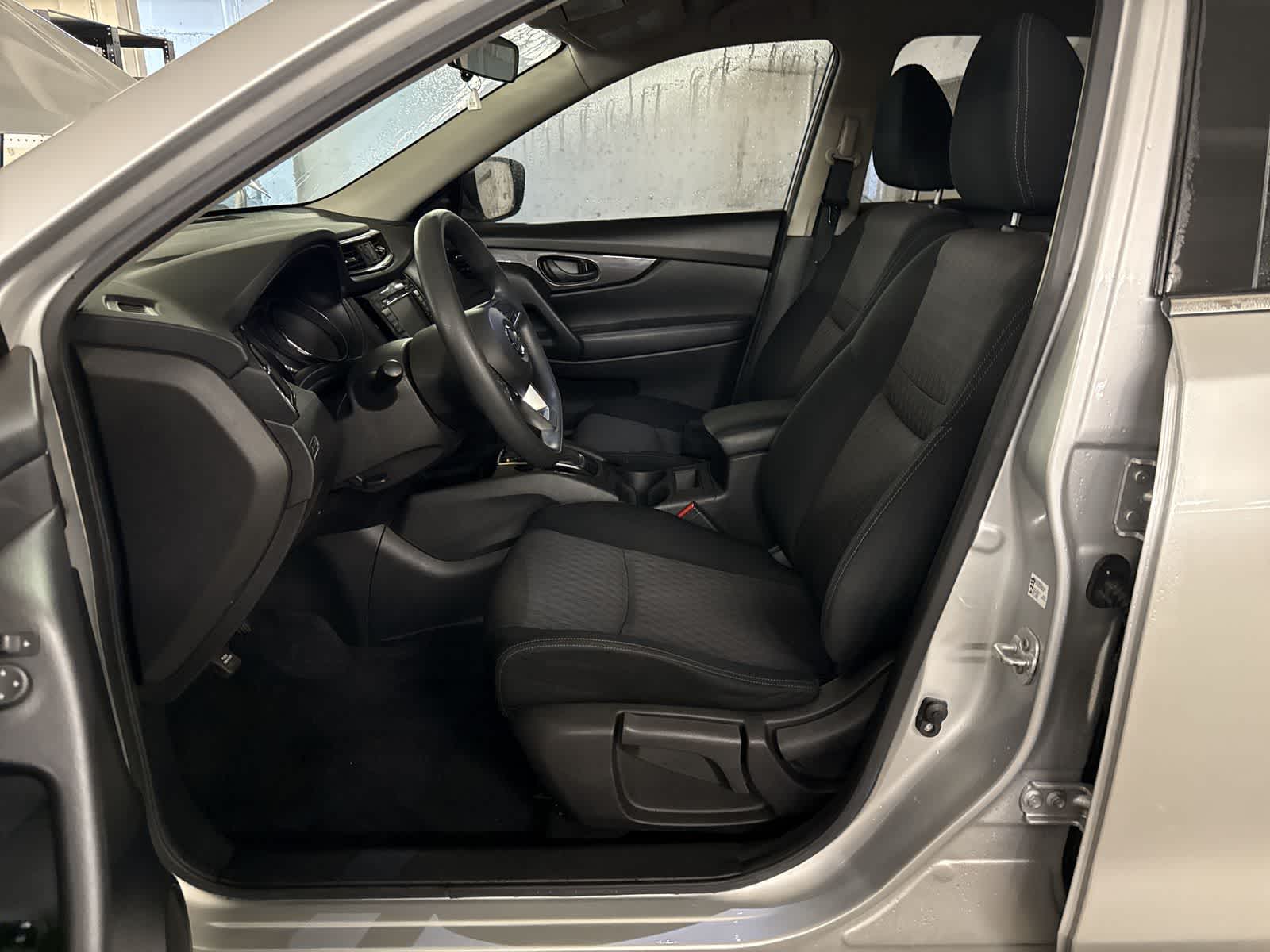 Thumbnail: 2020 Nissan Rogue - 10