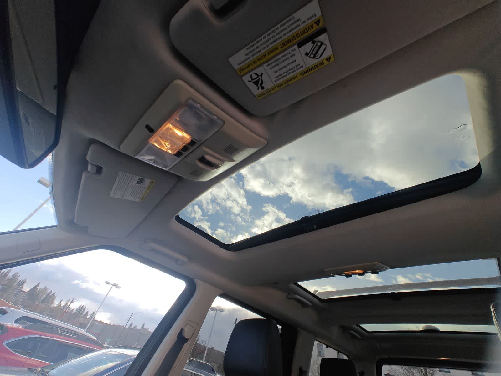 Thumbnail: 2015 Land Rover LR4 - 20