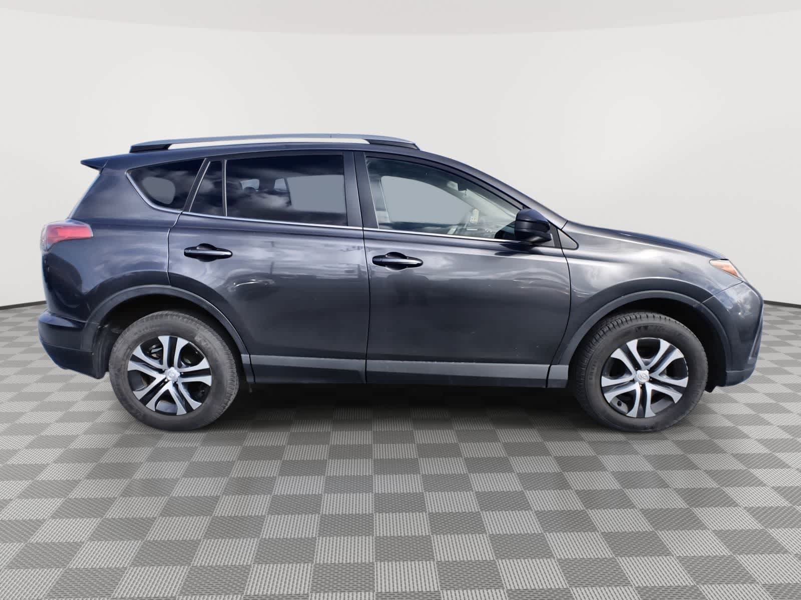 Thumbnail: 2017 Toyota RAV4 - 9