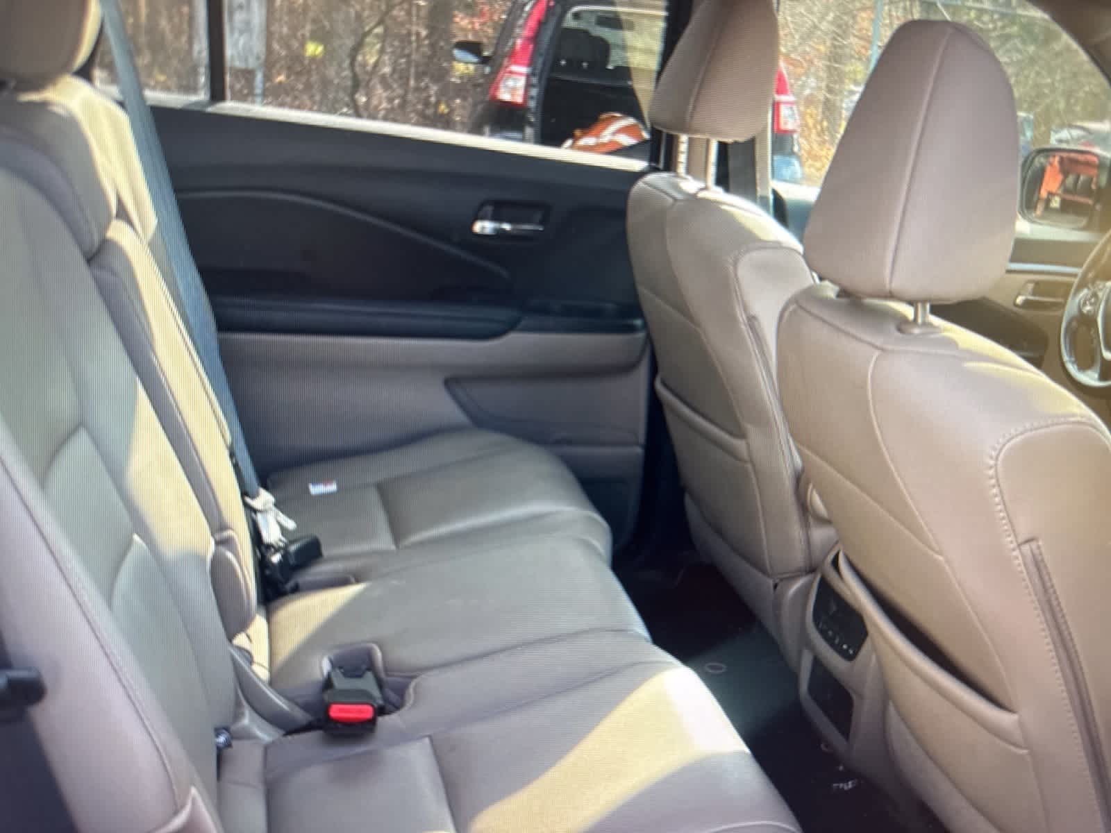 Thumbnail: 2017 Honda Pilot - 13