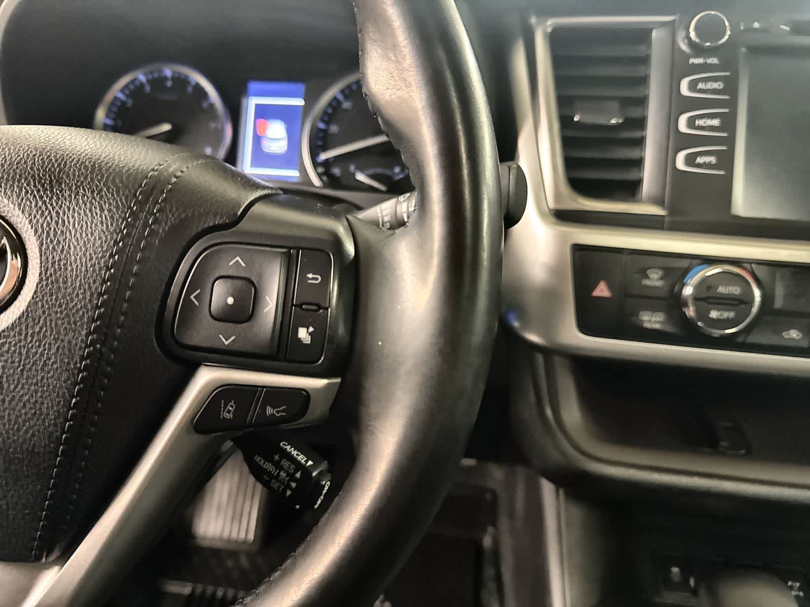 Thumbnail: 2019 Toyota Highlander - 27