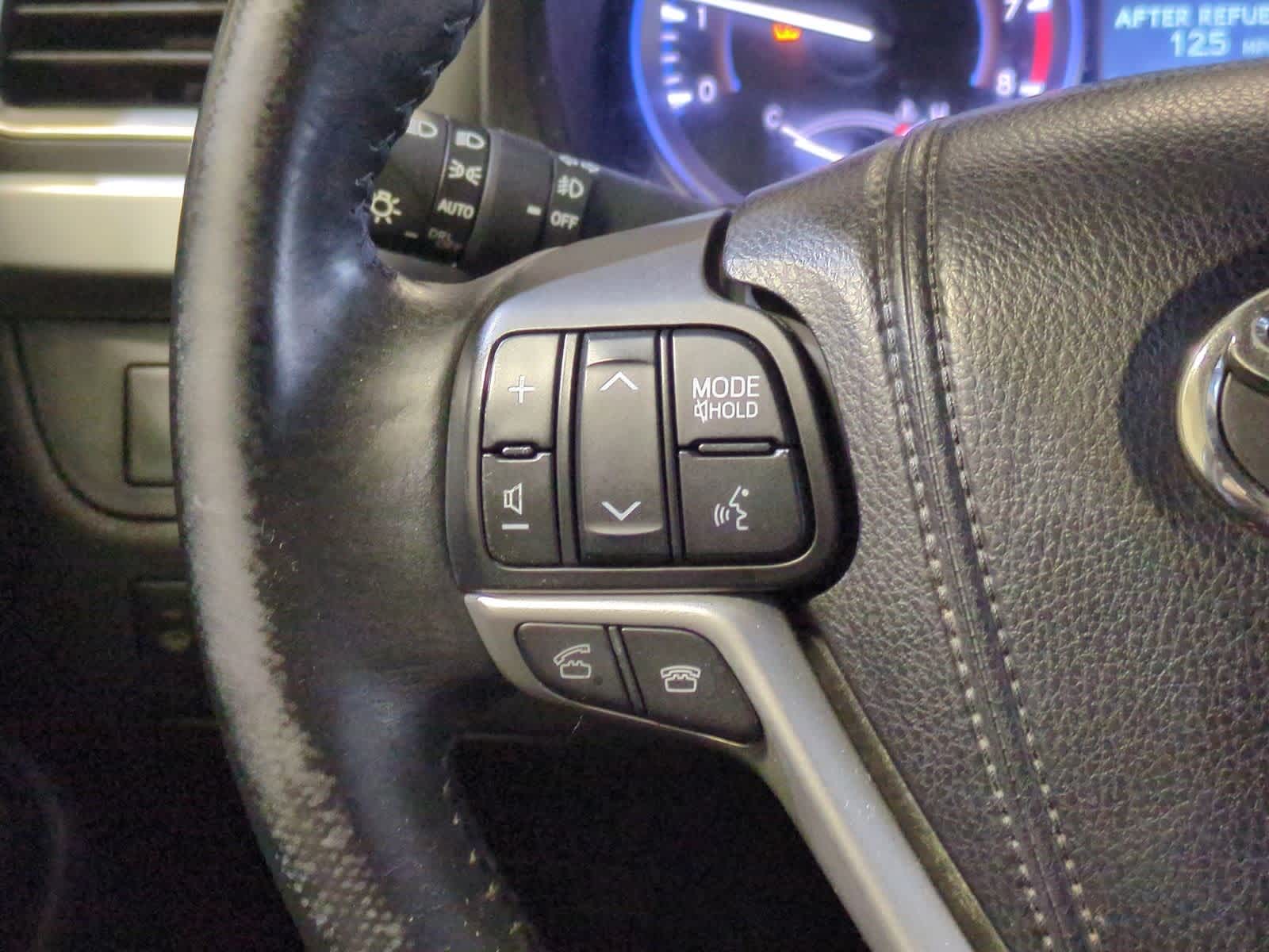 Thumbnail: 2015 Toyota Highlander - 24