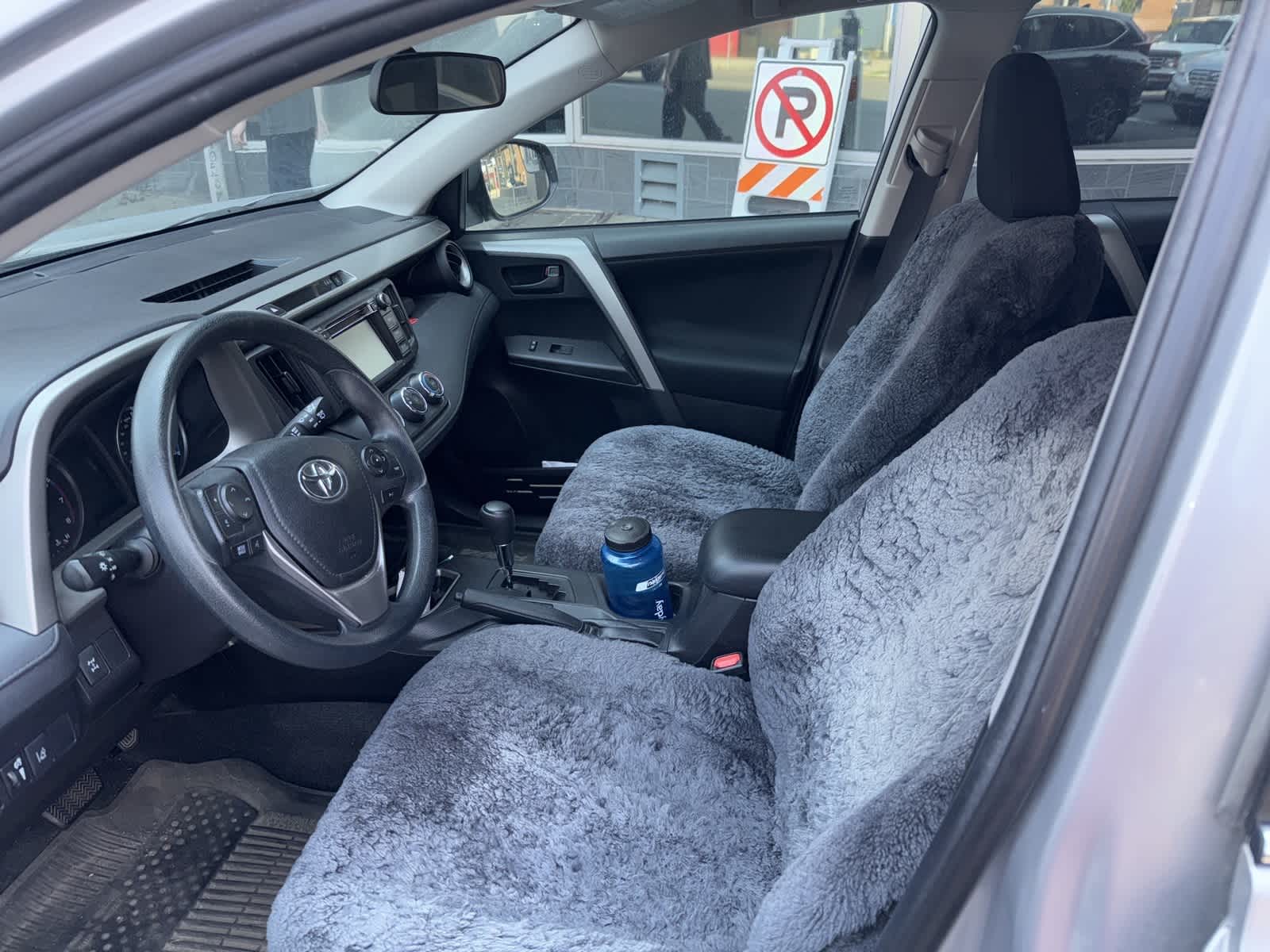 2018 Toyota RAV4 LE photo 3