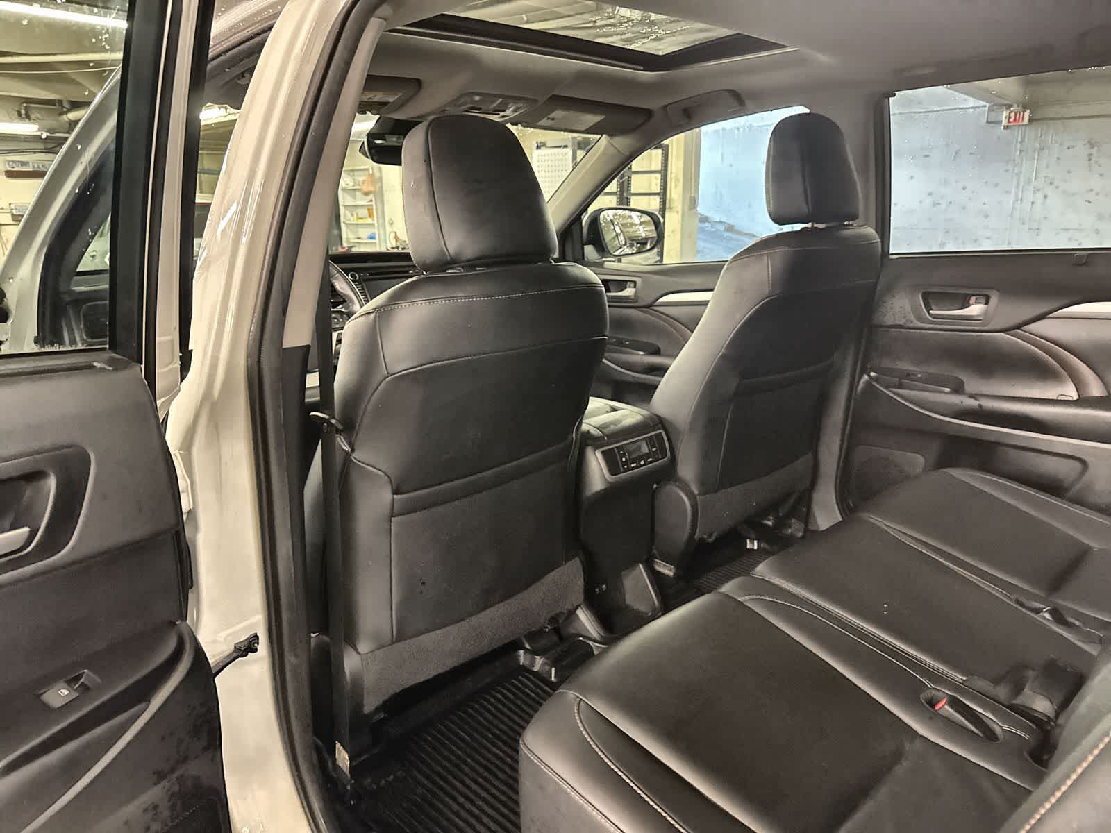 Thumbnail: 2019 Toyota Highlander - 19