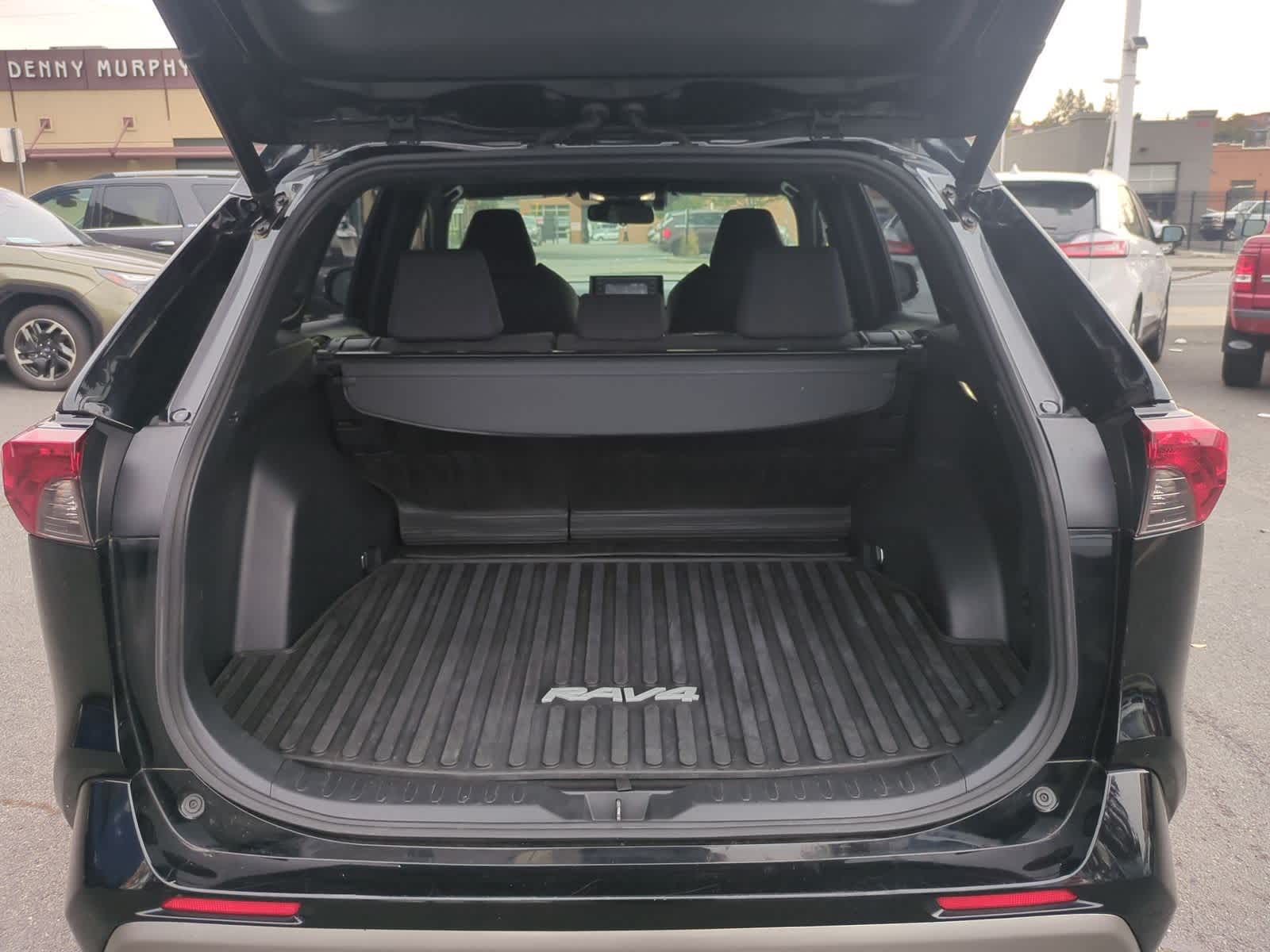 Thumbnail: 2022 Toyota RAV4 - 34