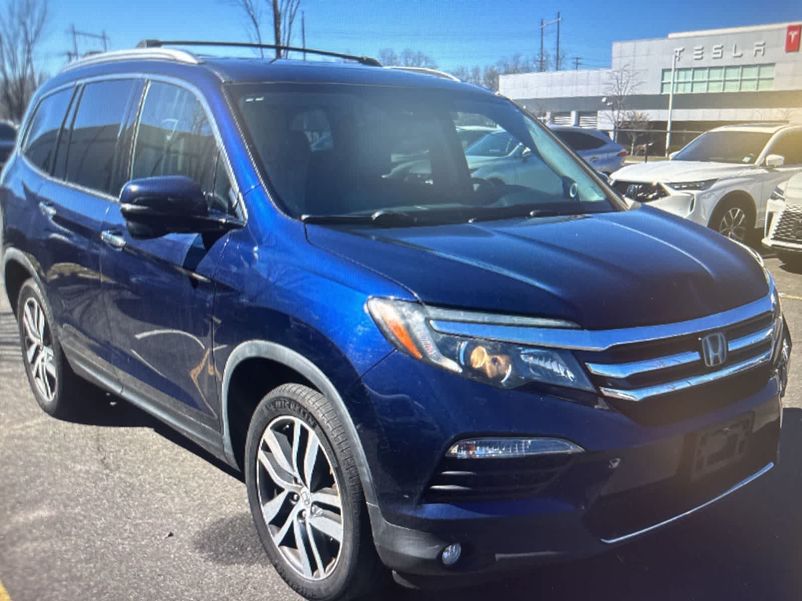 Thumbnail: 2017 Honda Pilot - 7