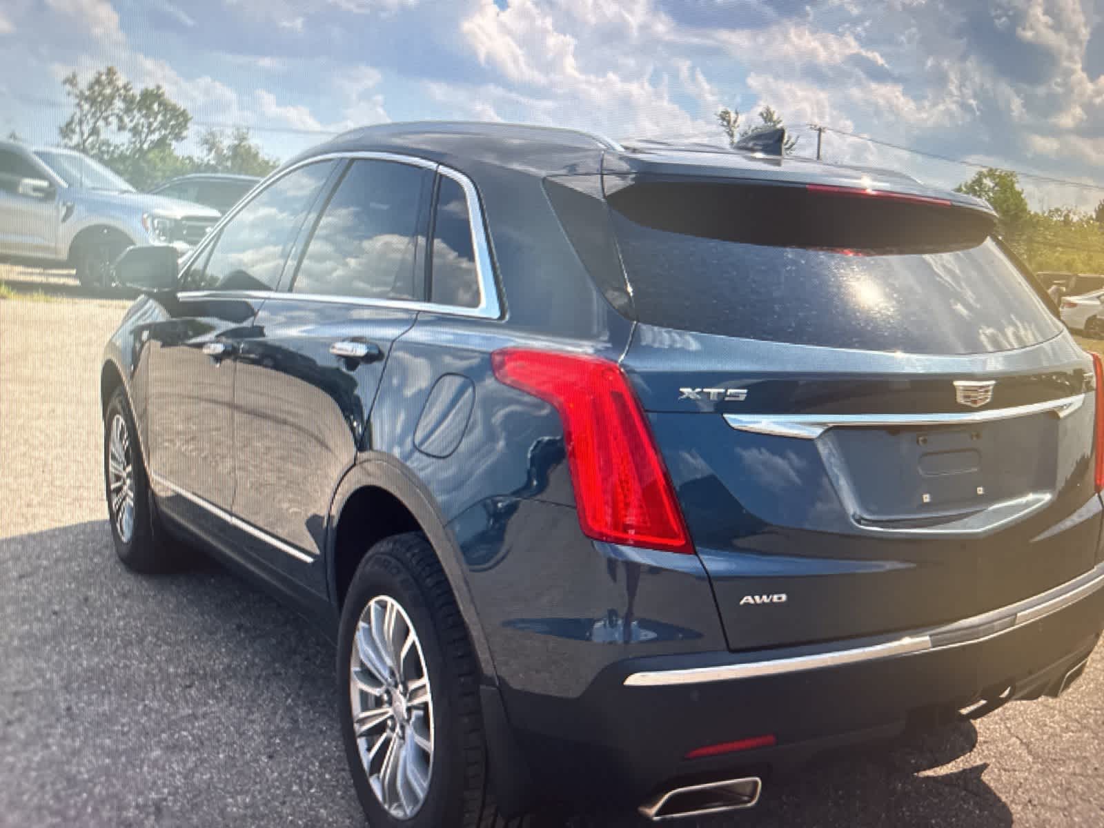 2019 Cadillac XT5 Luxury photo 2