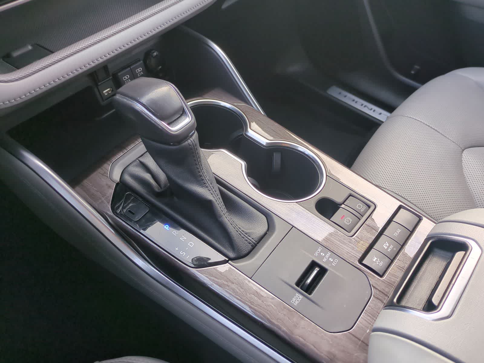 Thumbnail: 2021 Toyota Highlander - 33