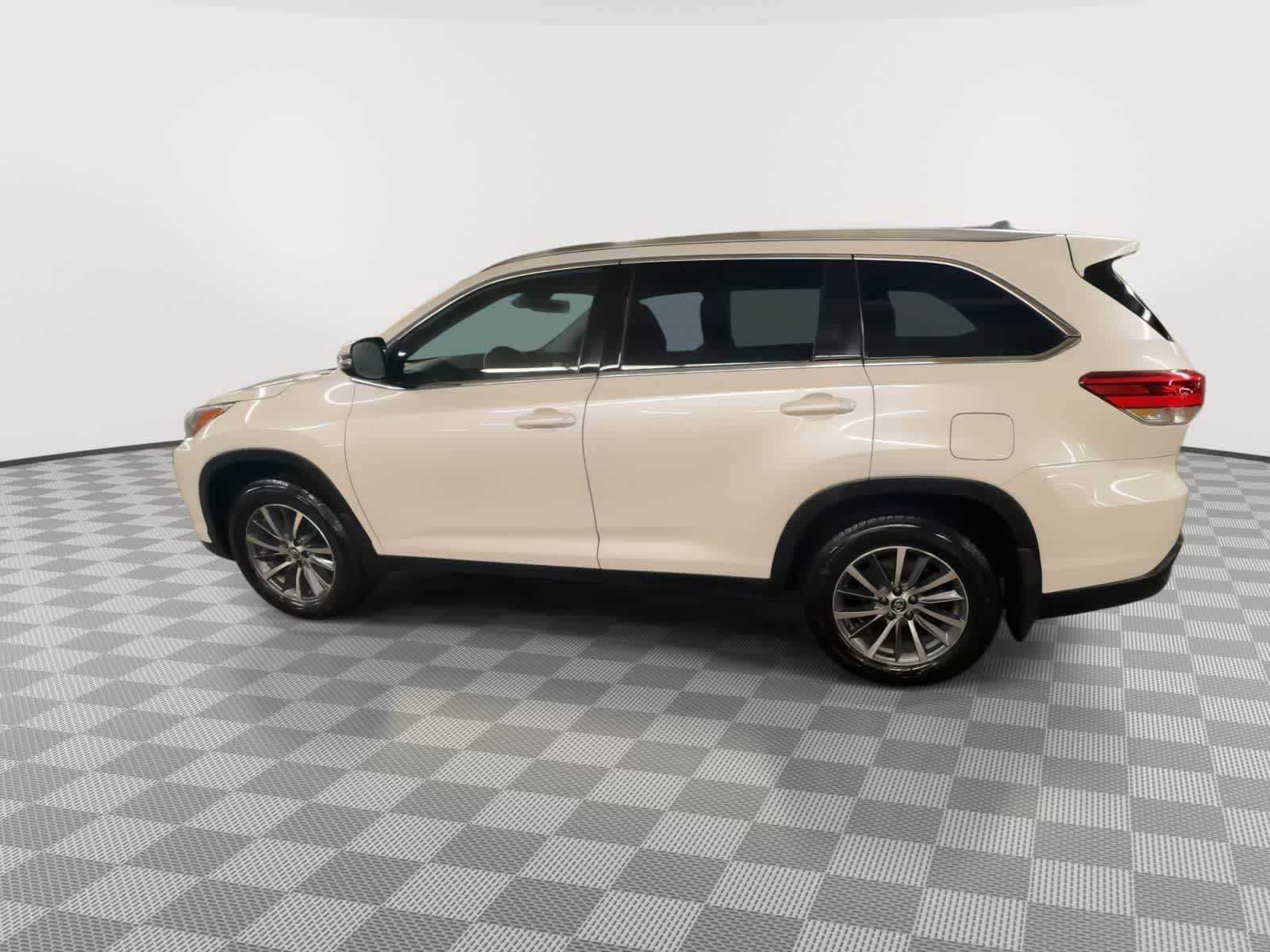 Thumbnail: 2019 Toyota Highlander - 6