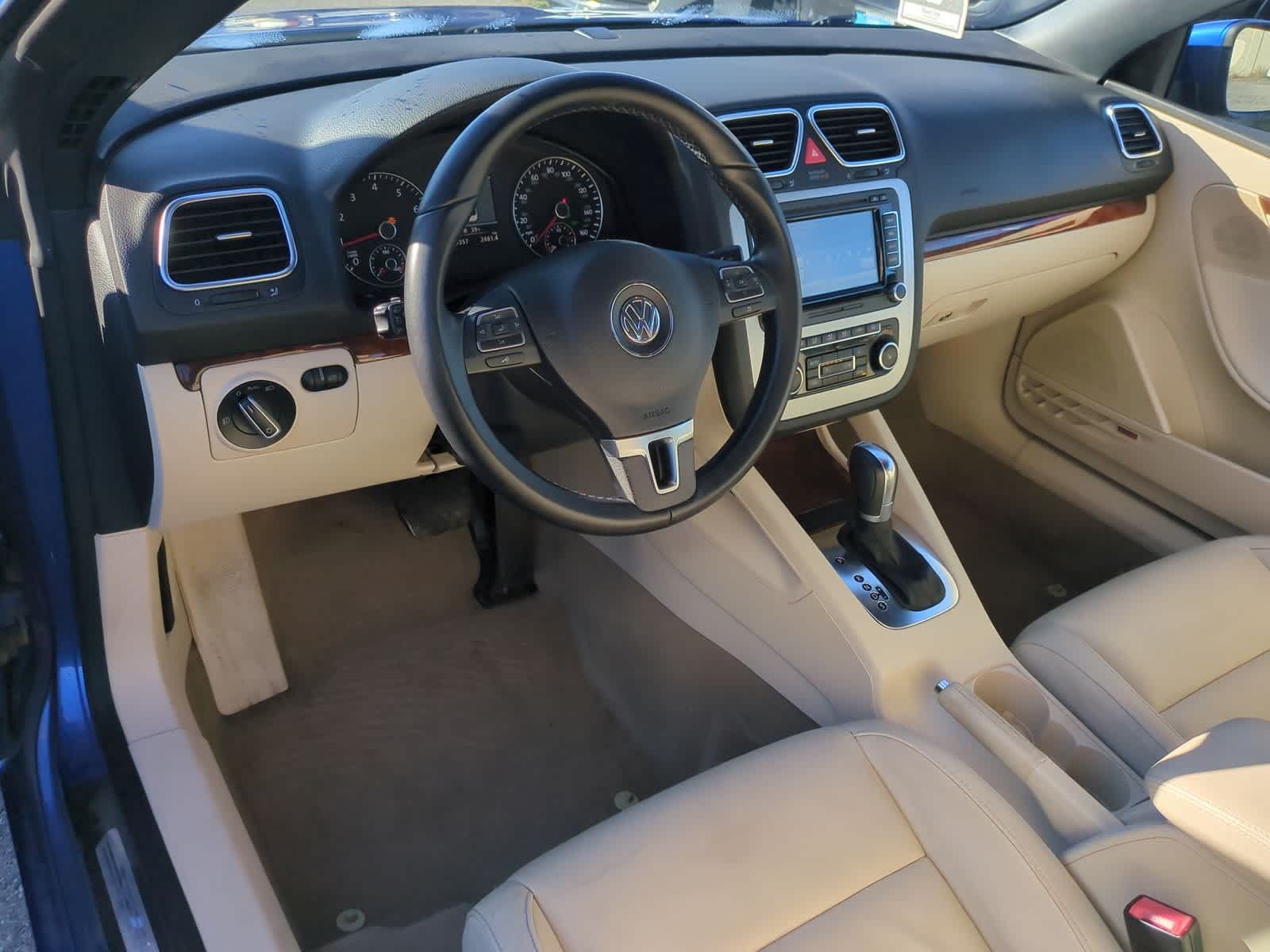 Thumbnail: 2012 Volkswagen Eos - 10