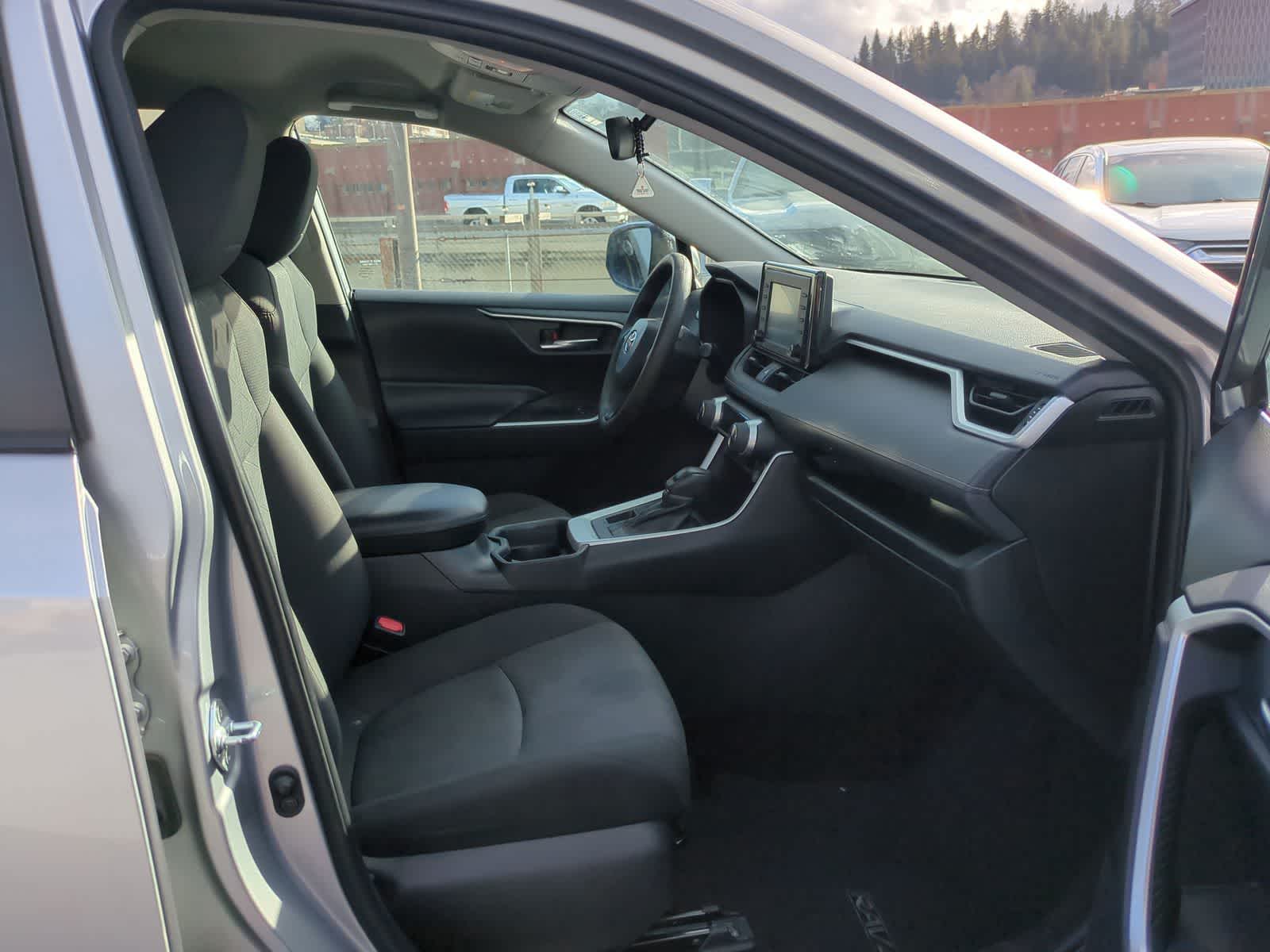 Thumbnail: 2020 Toyota RAV4 - 22