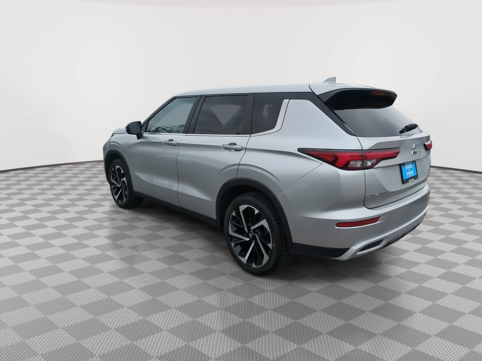 Thumbnail: 2023 Mitsubishi Outlander - 6
