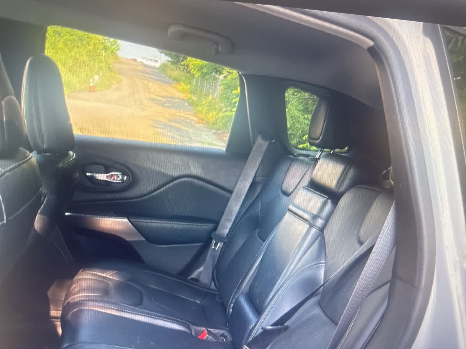 Thumbnail: 2019 Jeep Cherokee - 13