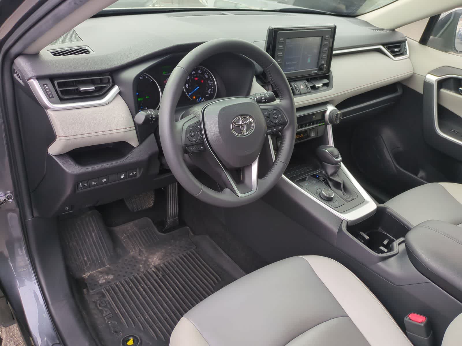 Thumbnail: 2022 Toyota RAV4 - 10