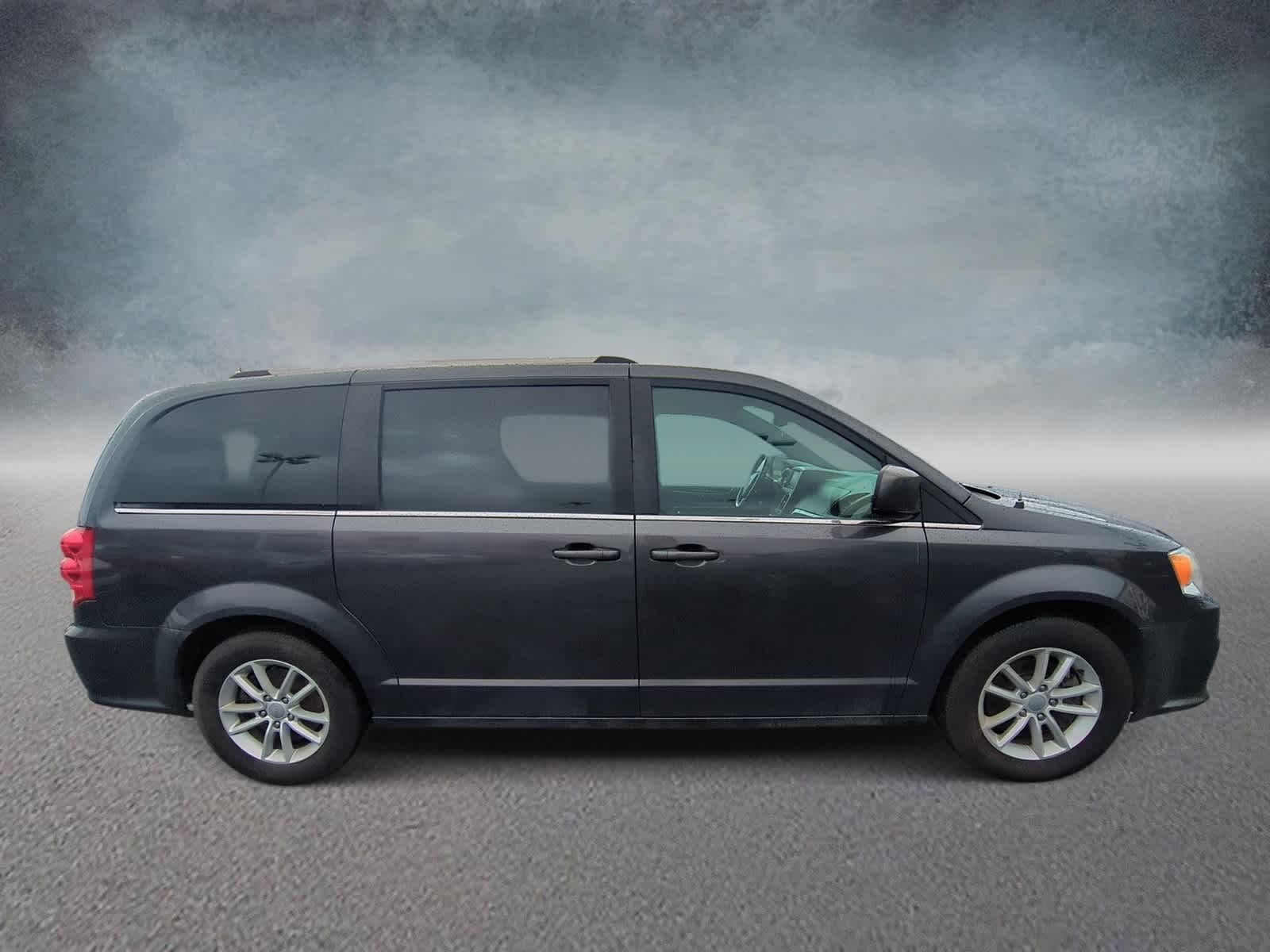 Thumbnail: 2020 Dodge Grand Caravan - 9