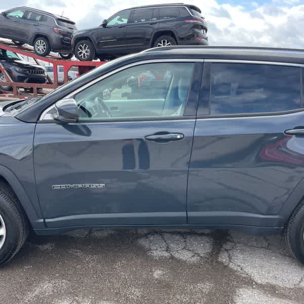 Thumbnail: 2018 Jeep Compass - 3