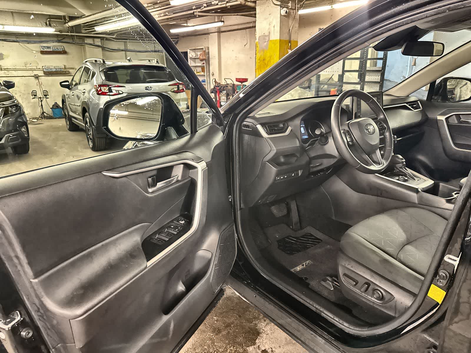 Thumbnail: 2022 Toyota RAV4 - 10