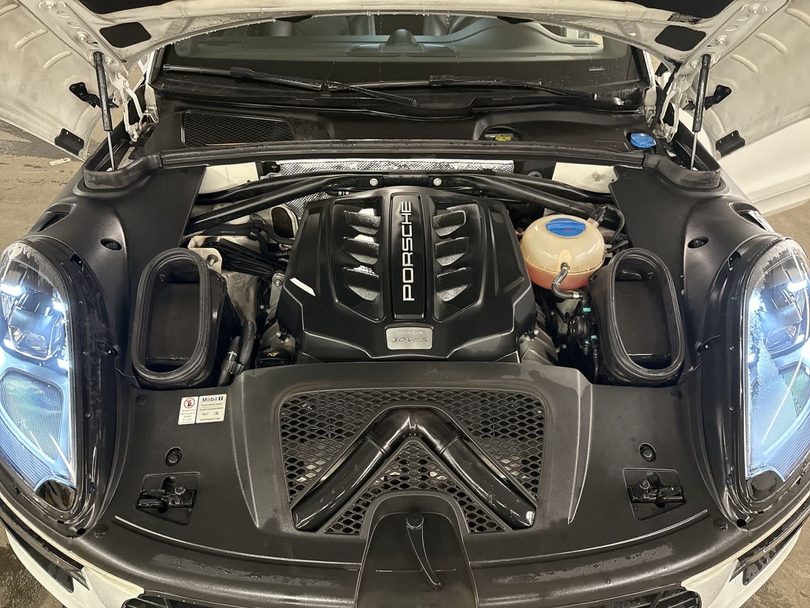 Thumbnail: 2017 Porsche Macan - 14