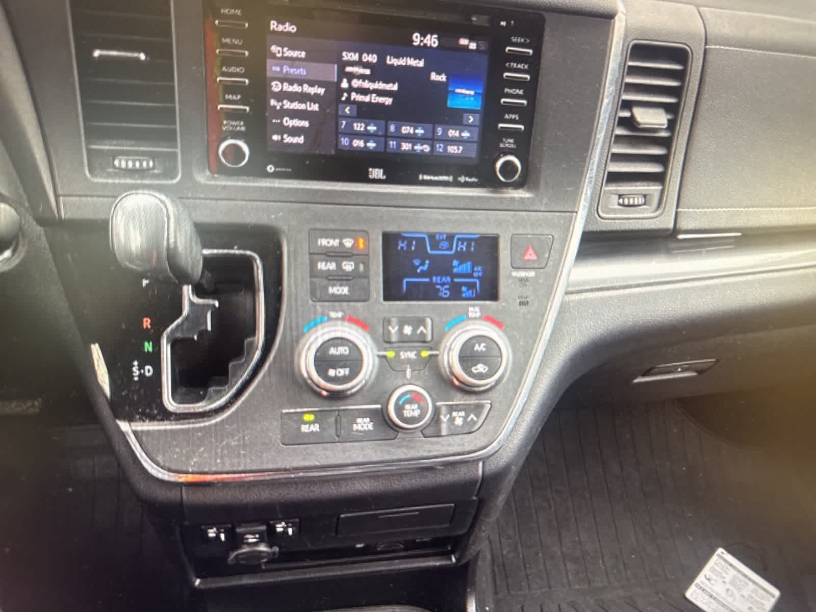 Thumbnail: 2019 Toyota Sienna - 19