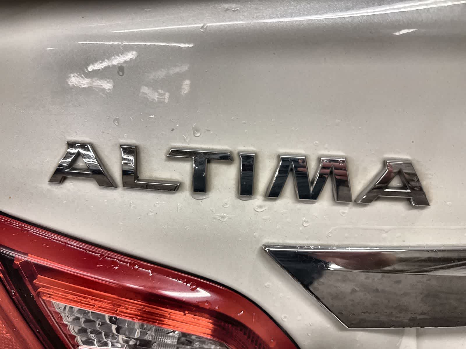 Thumbnail: 2017 Nissan Altima - 13