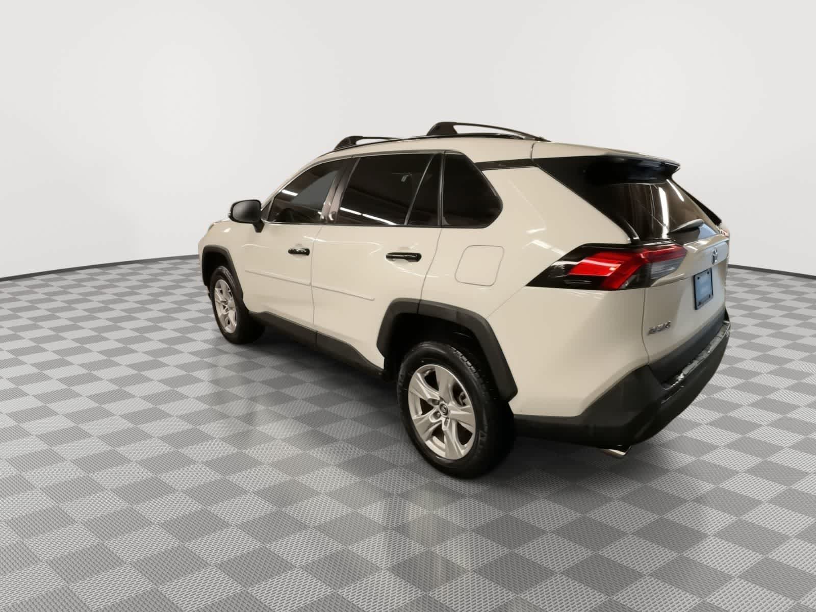 Thumbnail: 2019 Toyota RAV4 - 6