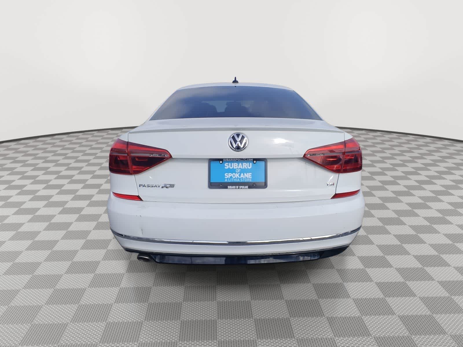 Thumbnail: 2018 Volkswagen Passat - 7