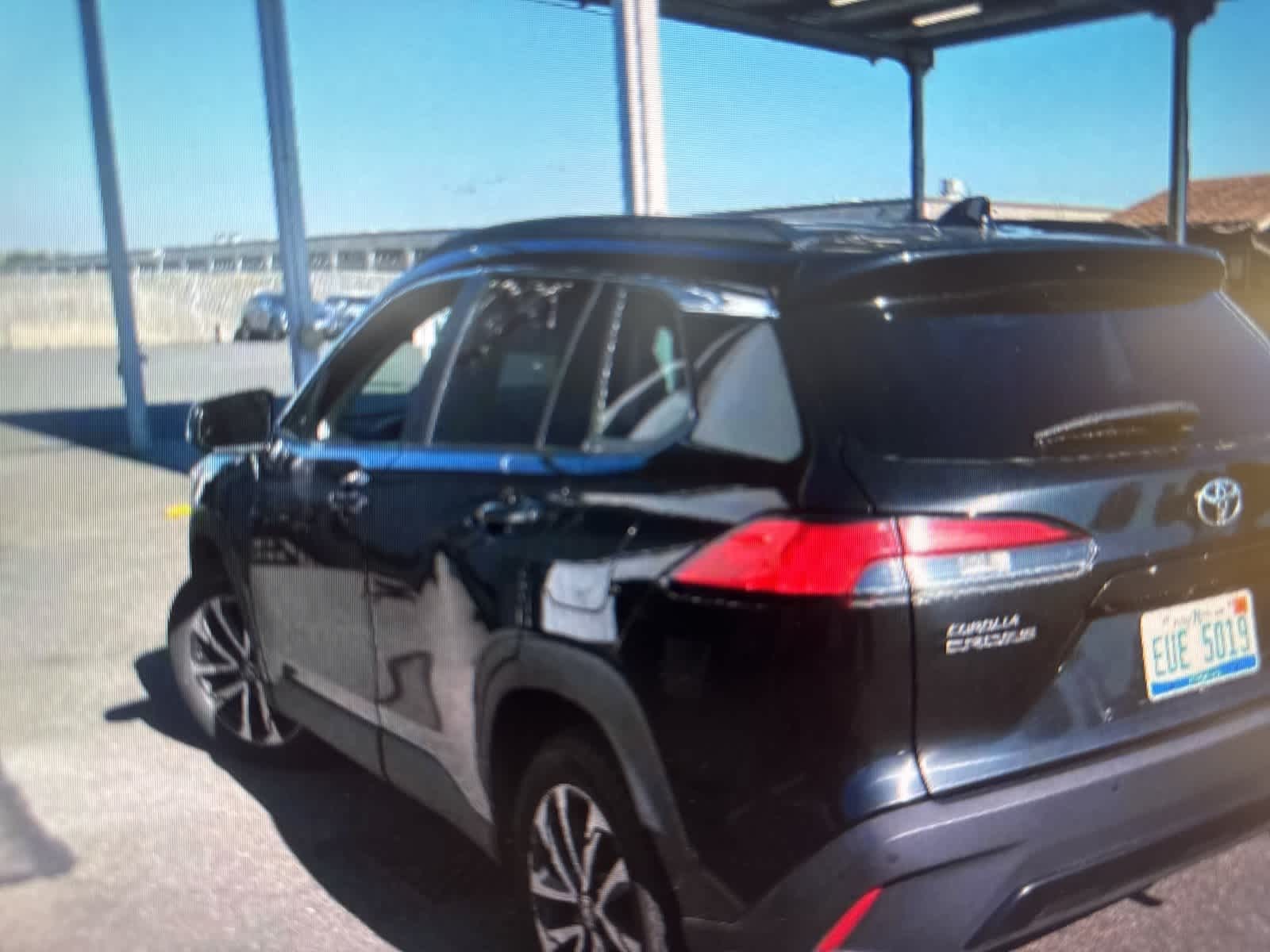 2023 Toyota Corolla Cross XLE photo 3